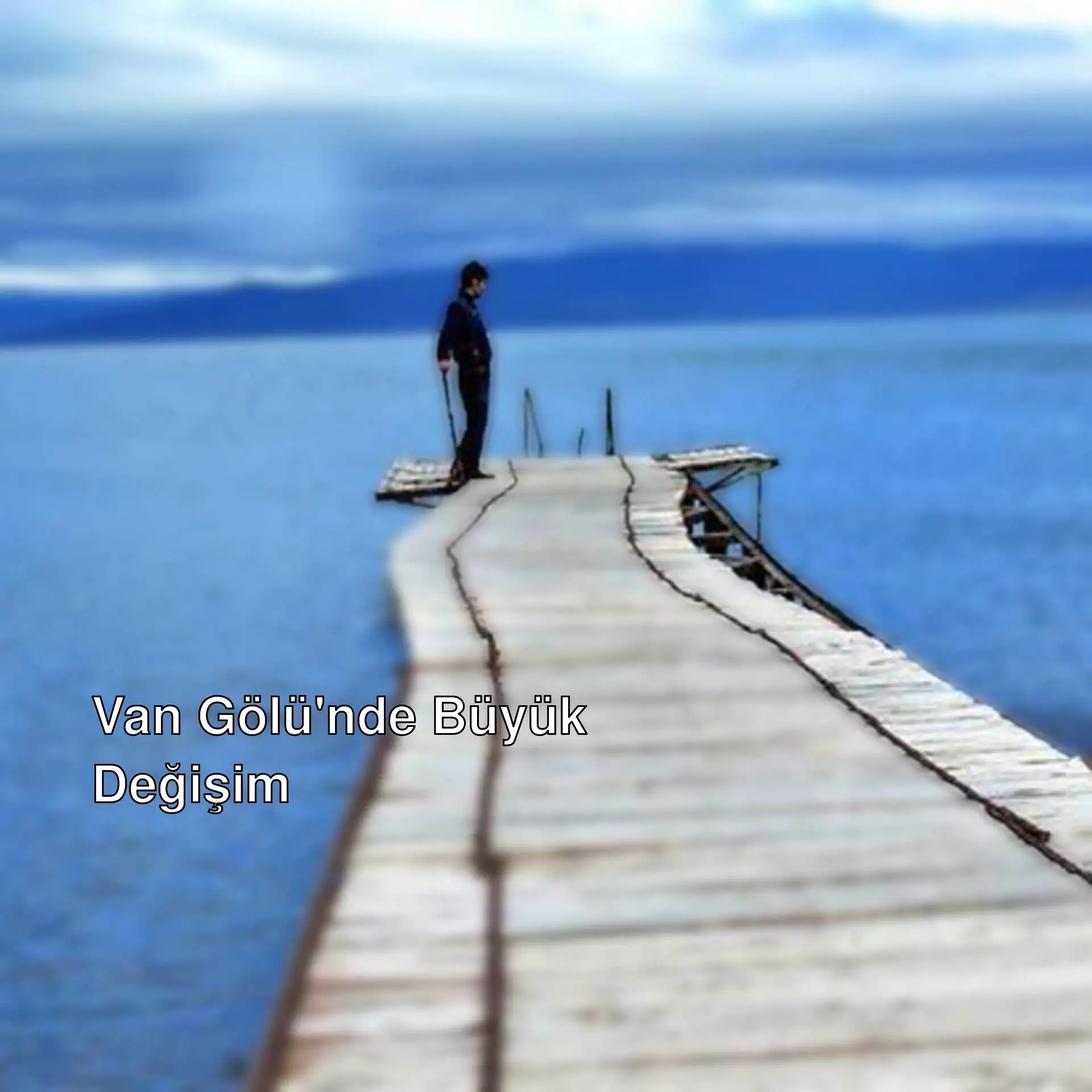 Van Gölü'nde çekilme nedeniyle su seviyesi düşüyor. Van Gölü'nde çekilme nedeniyle su seviyesi düşüyor.