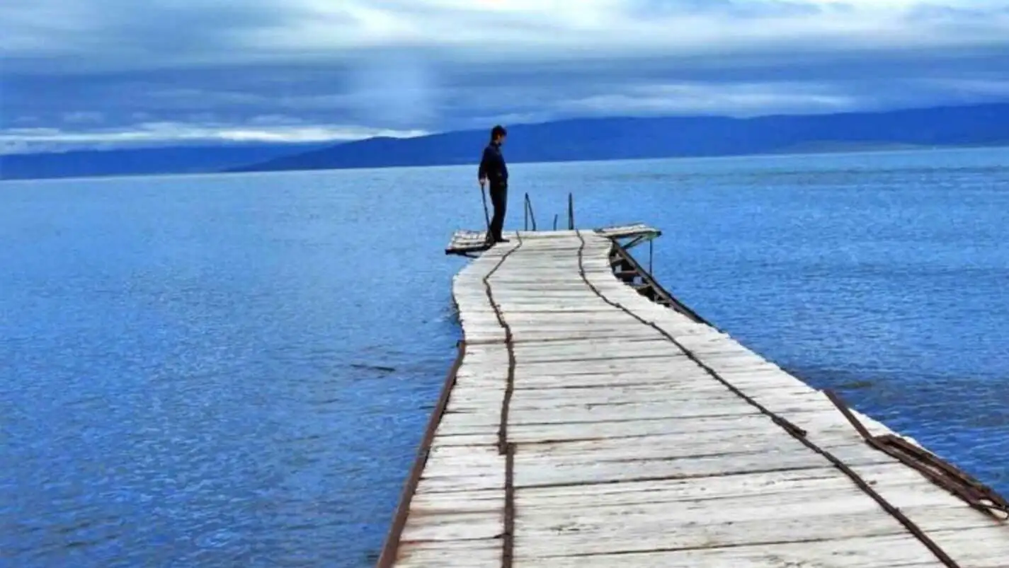 Van Gölü'nde çekilme nedeniyle su seviyesi düşüyor. Van Gölü'nde çekilme nedeniyle su seviyesi düşüyor.