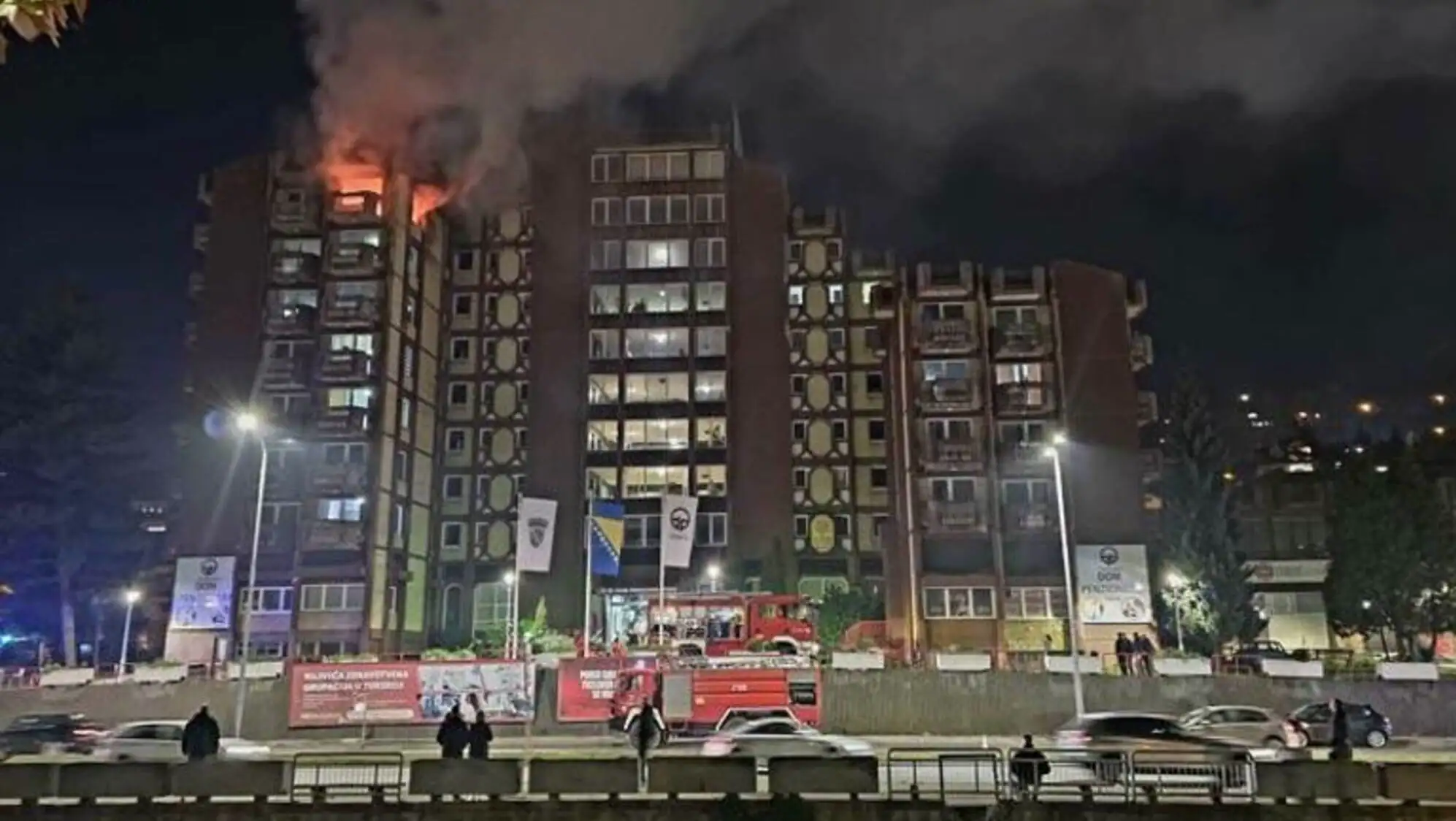 Bir binada yangın. Bir binada yangın.