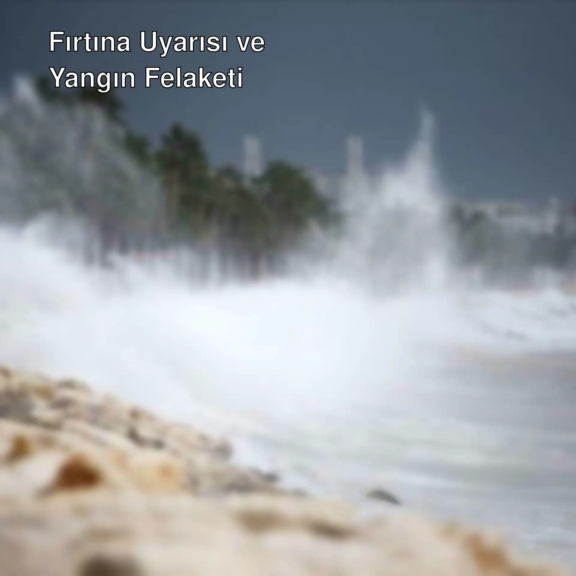 Karadeniz kıyılarında dalgaların çarpması.