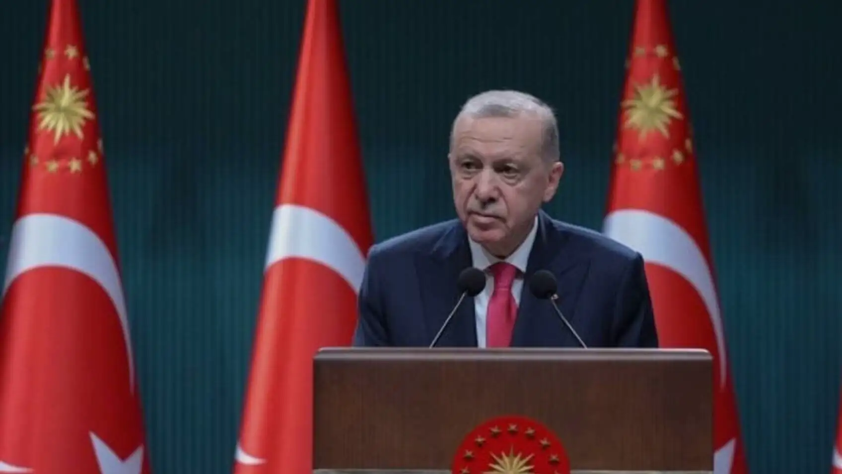 Cumhurbaşkanı Erdoğan, basın toplantısında açıklamalarda bulunuyor. Cumhurbaşkanı Erdoğan, basın toplantısında açıklamalarda bulunuyor.