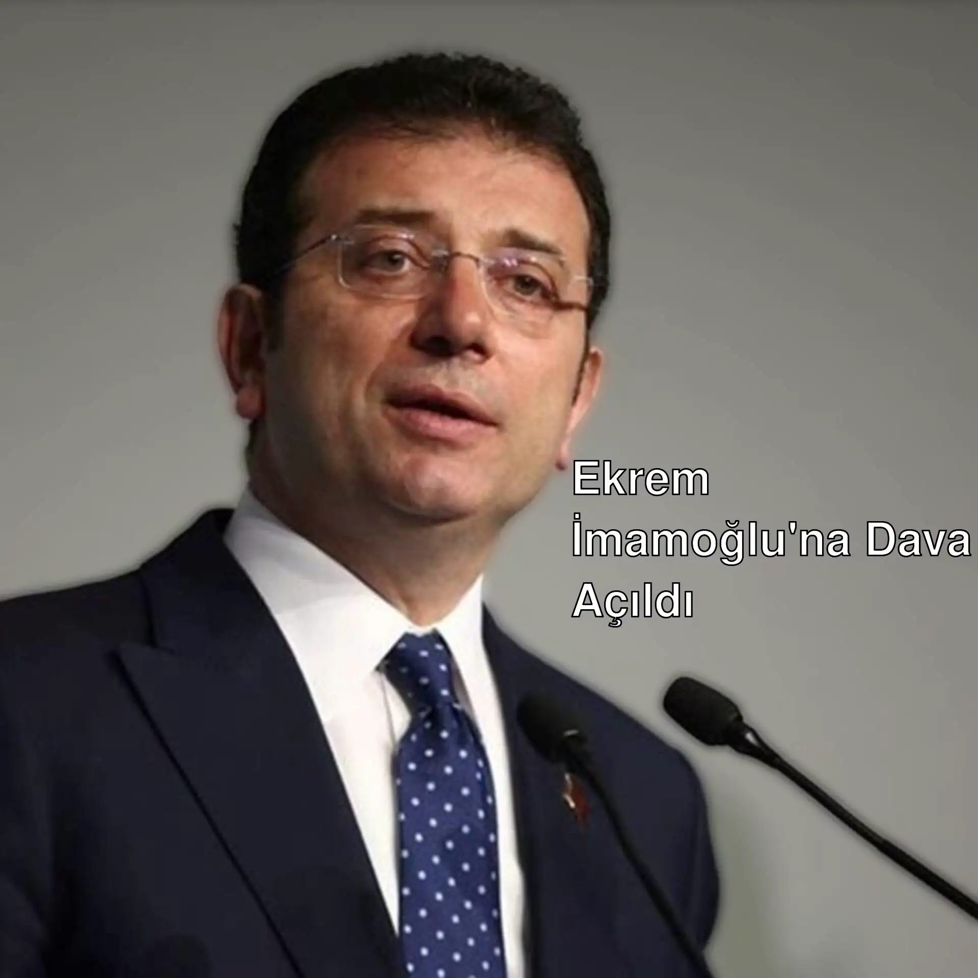 Ekrem İmamoğlu, bir duruşmada hakim karşısında. Ekrem İmamoğlu, bir duruşmada hakim karşısında.