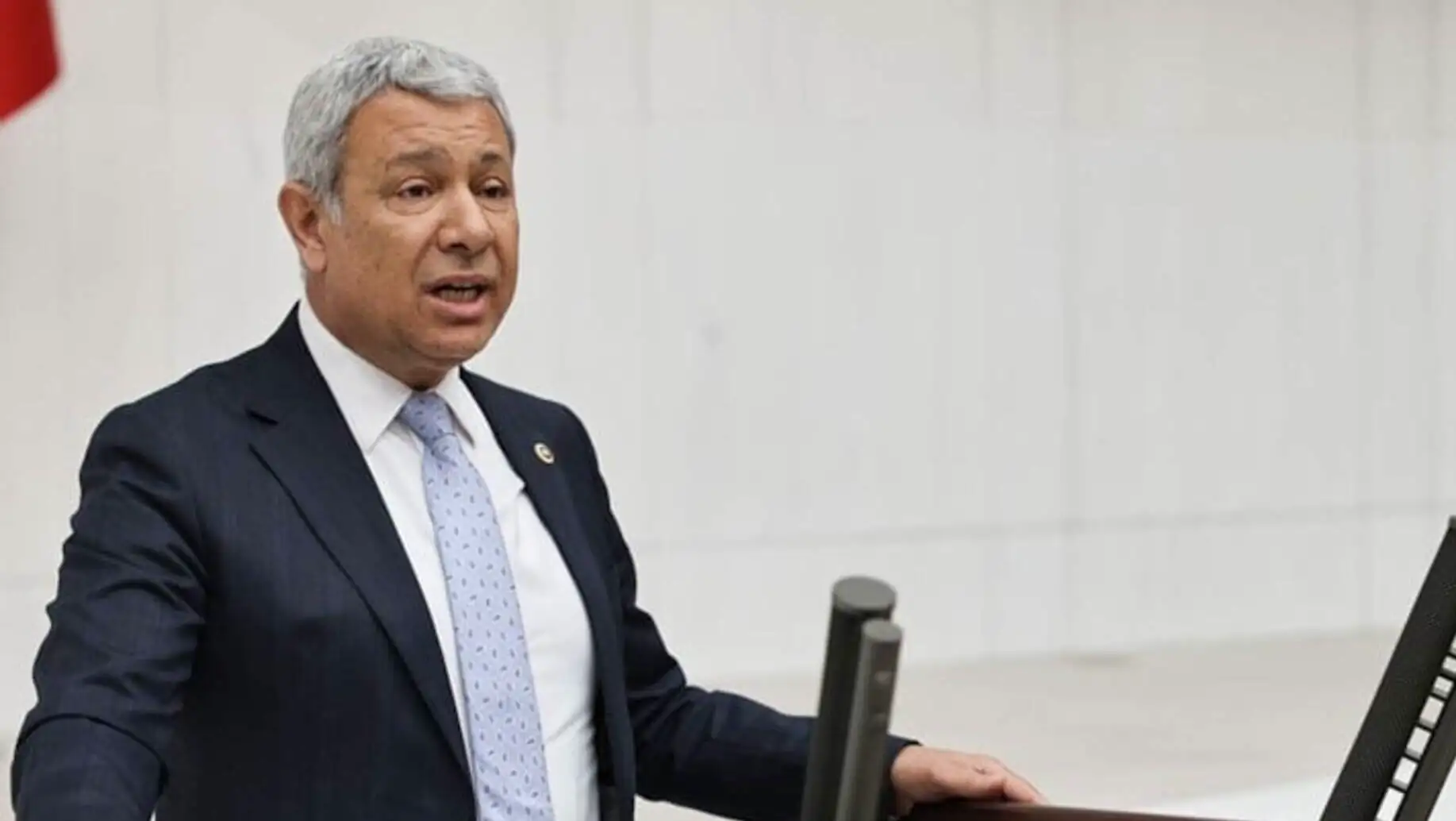 CHP'li Orhan Sümer, Meclis'te konuşma yapıyor. CHP'li Orhan Sümer, Meclis'te konuşma yapıyor.