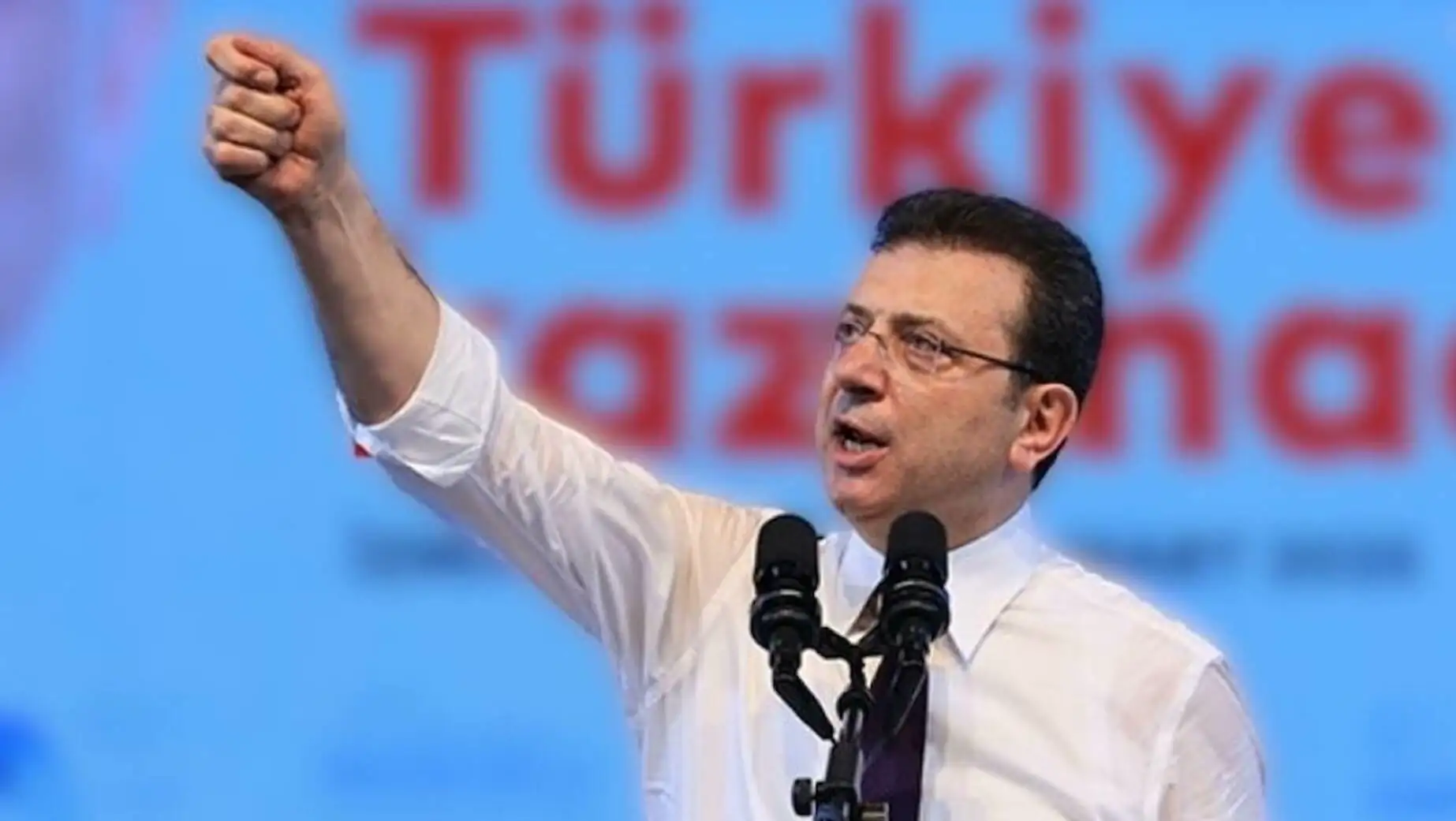 Ekrem İmamoğlu, gençlere hitap ediyor.