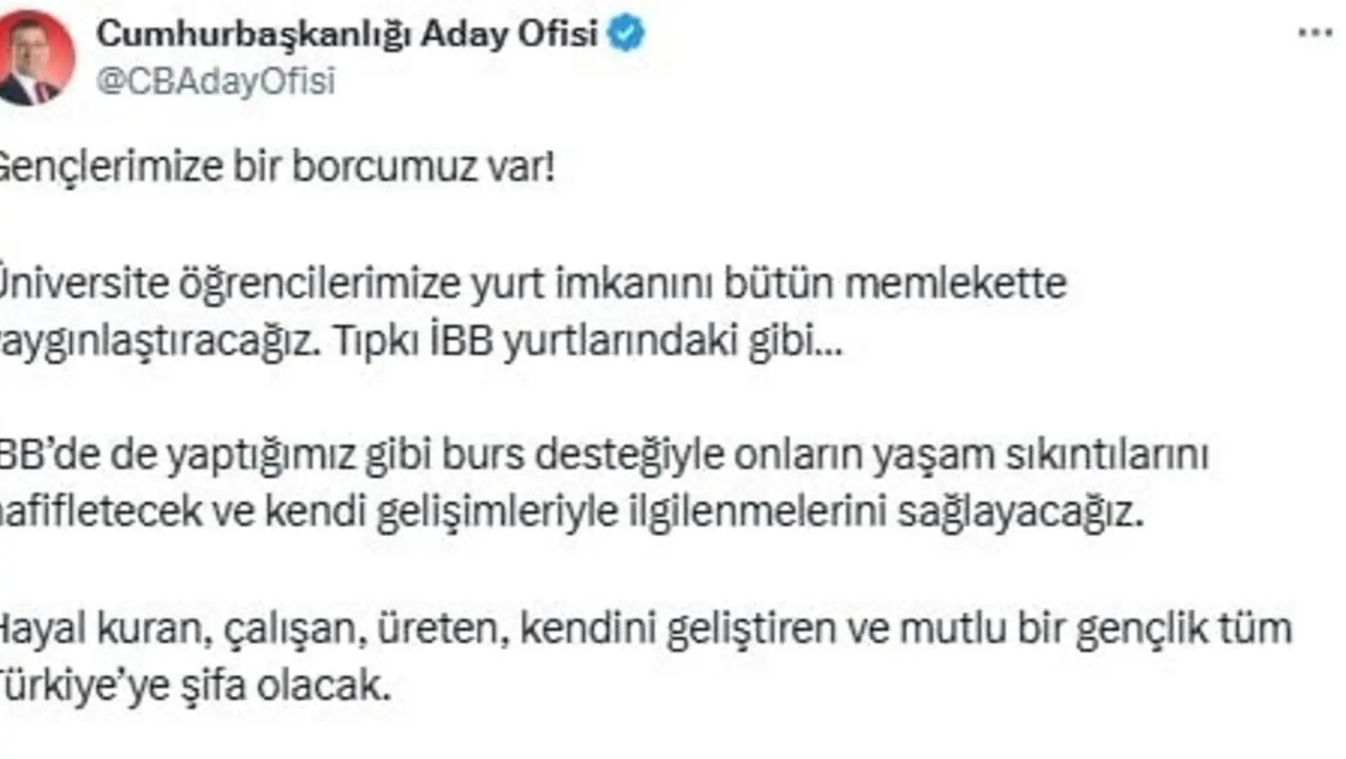 Ekrem İmamoğlu, sosyal medya paylaşımı yapıyor.