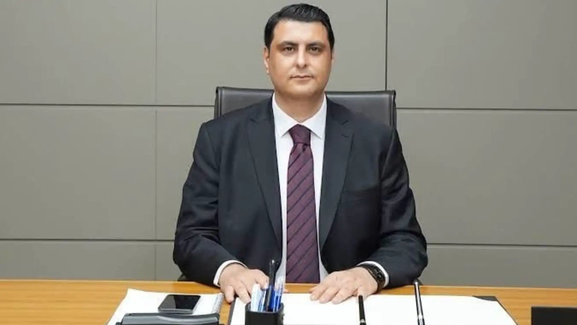 A man sitting at a desk. A man sitting at a desk.