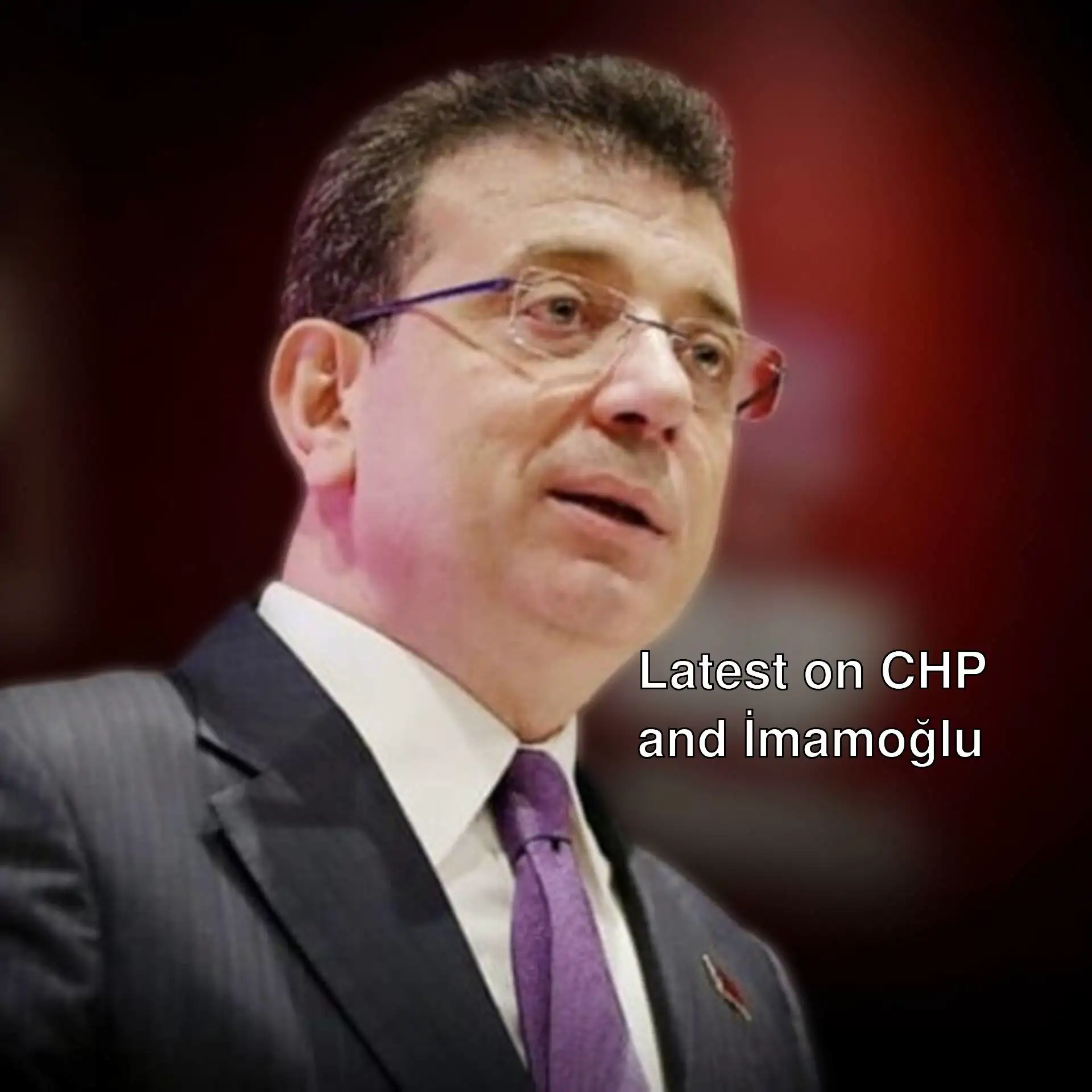CHP leader Özgür Özel at a press conference.