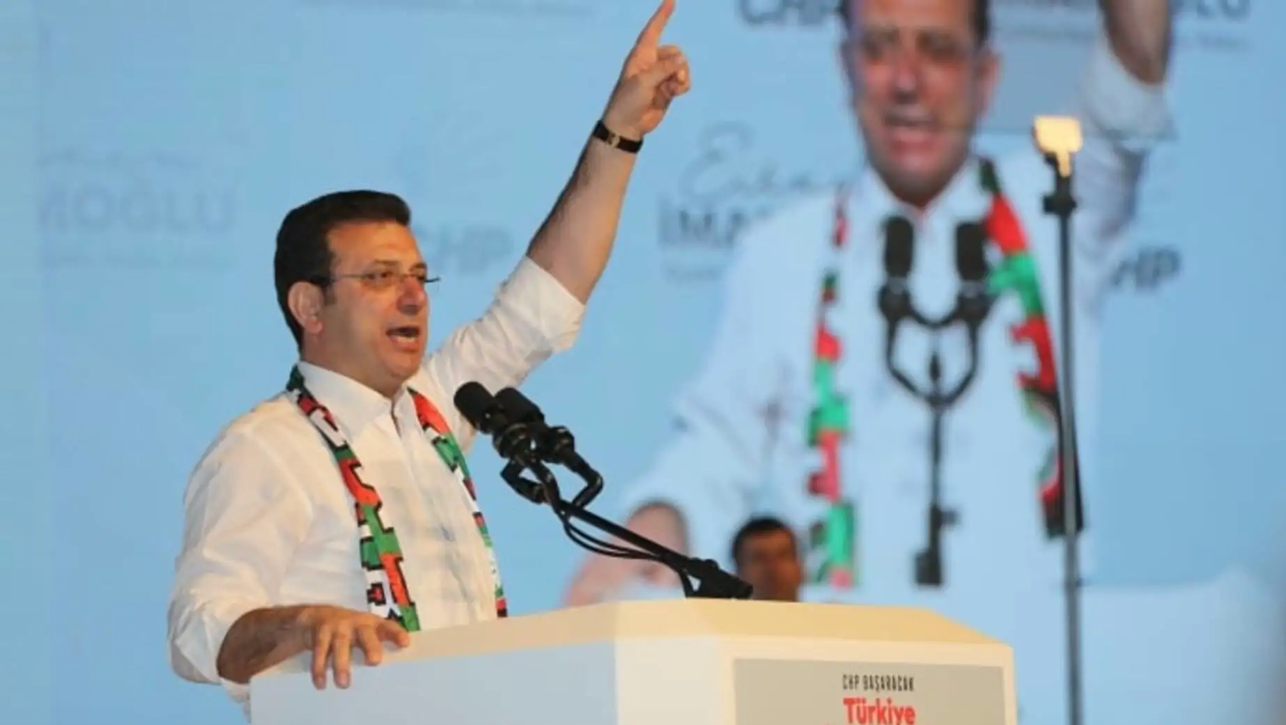 Ekrem İmamoğlu during health check.