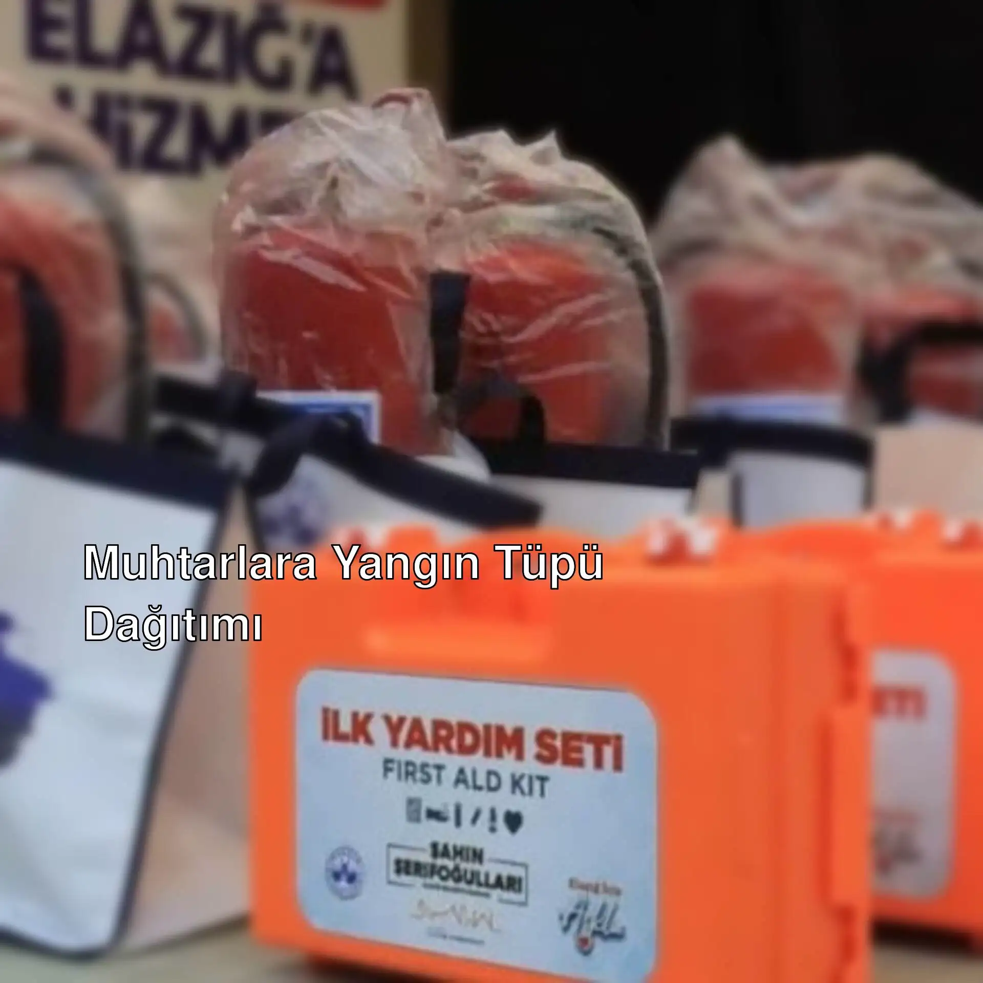 Elazığ Belediyesi muhtarlara yangın tüpü dağıtımı. Elazığ Belediyesi muhtarlara yangın tüpü dağıtımı.