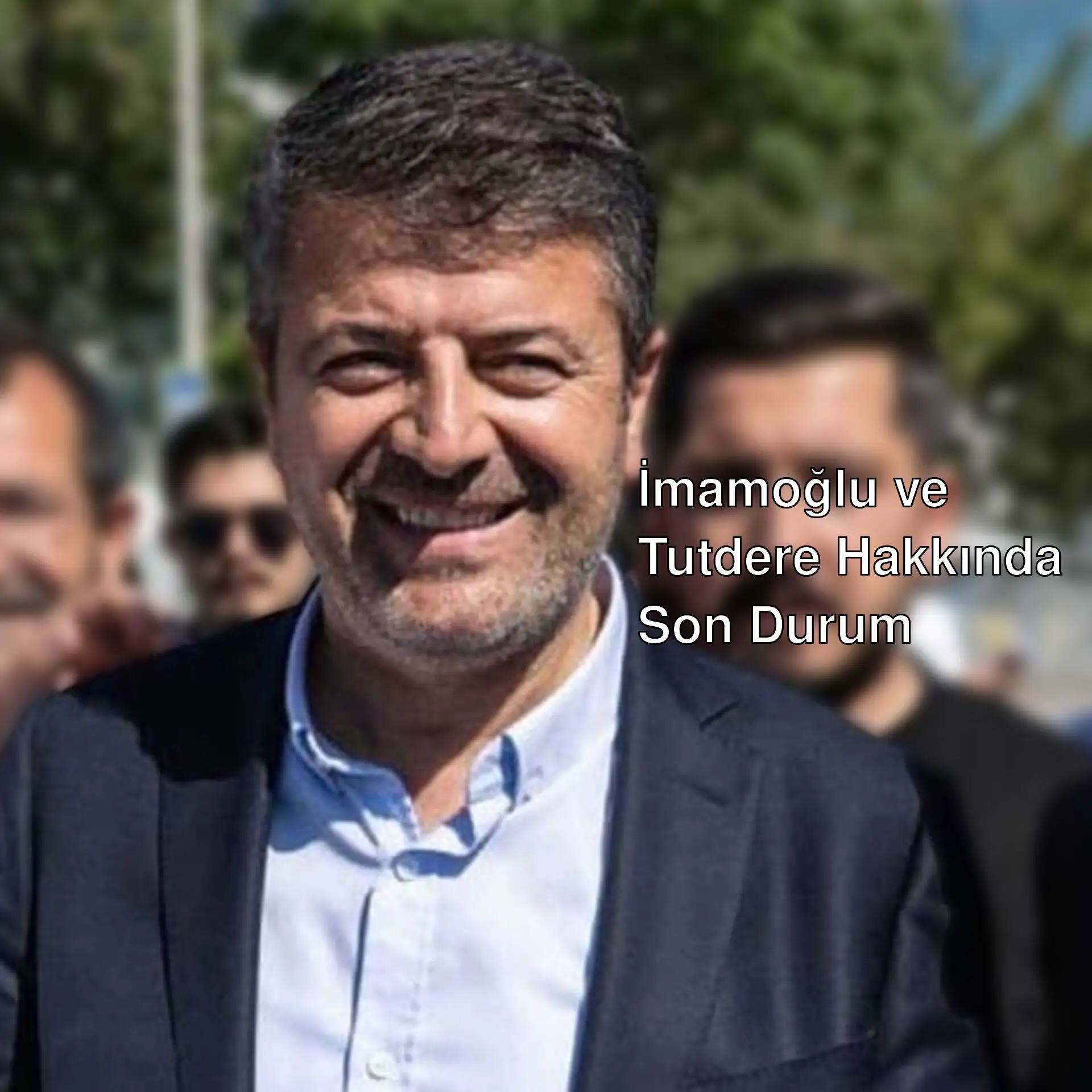 Abdurrahman Tutdere gülümseyerek poz veriyor. Abdurrahman Tutdere gülümseyerek poz veriyor.
