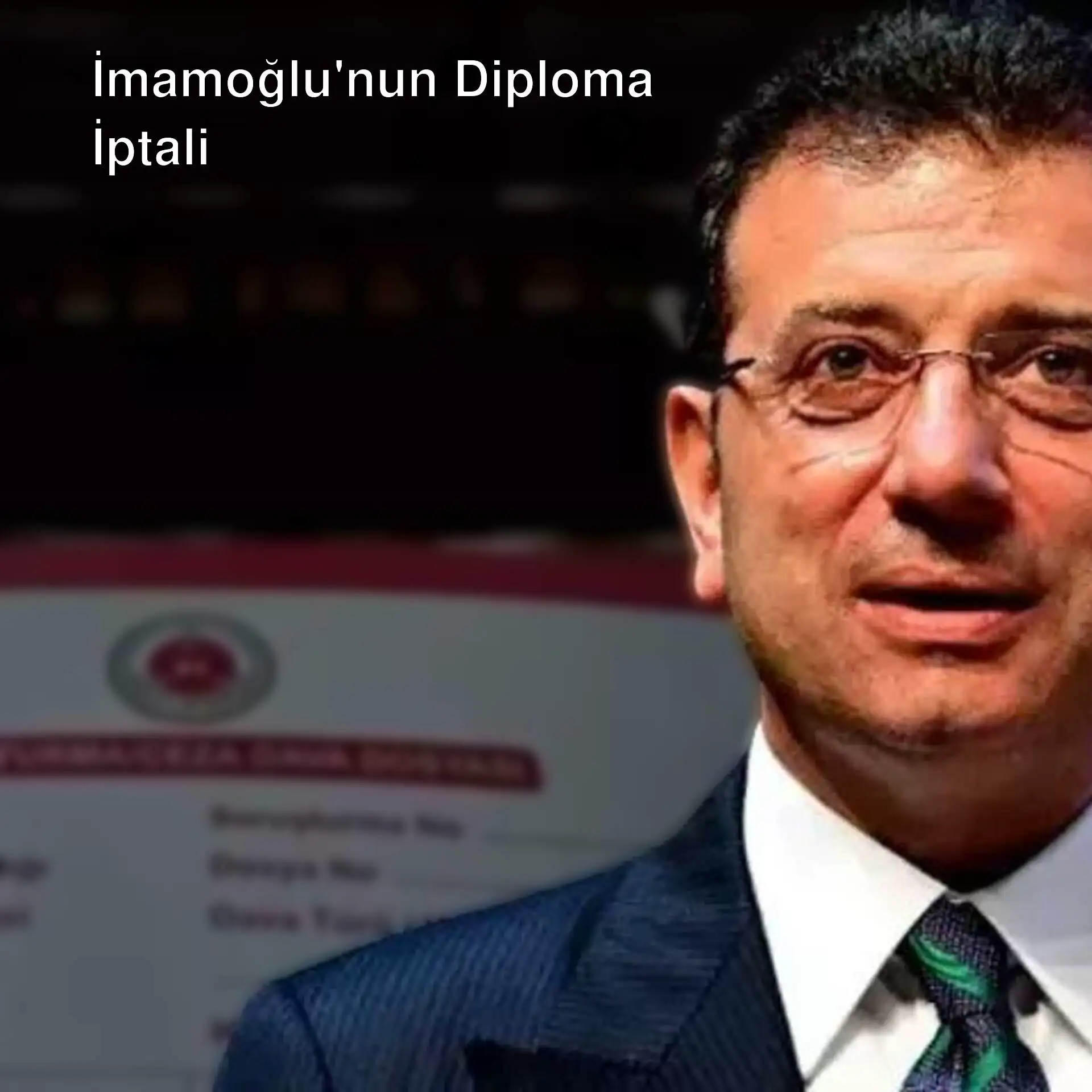 Ekrem İmamoğlu, resmi bir kıyafetle konuşma yapıyor.