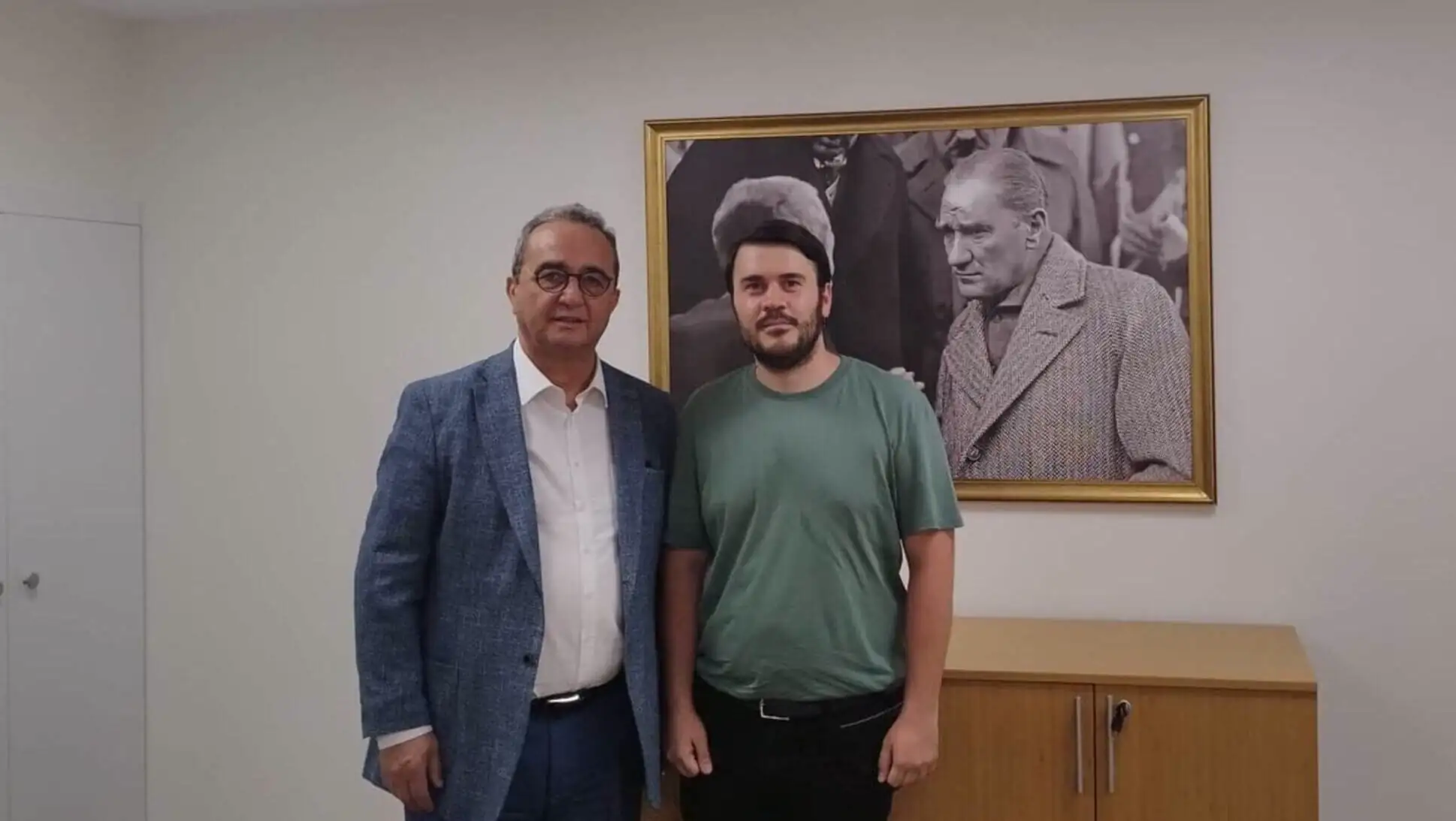 İmamoğlu ve bir arkadaşının fotoğrafı. İmamoğlu ve bir arkadaşının fotoğrafı.