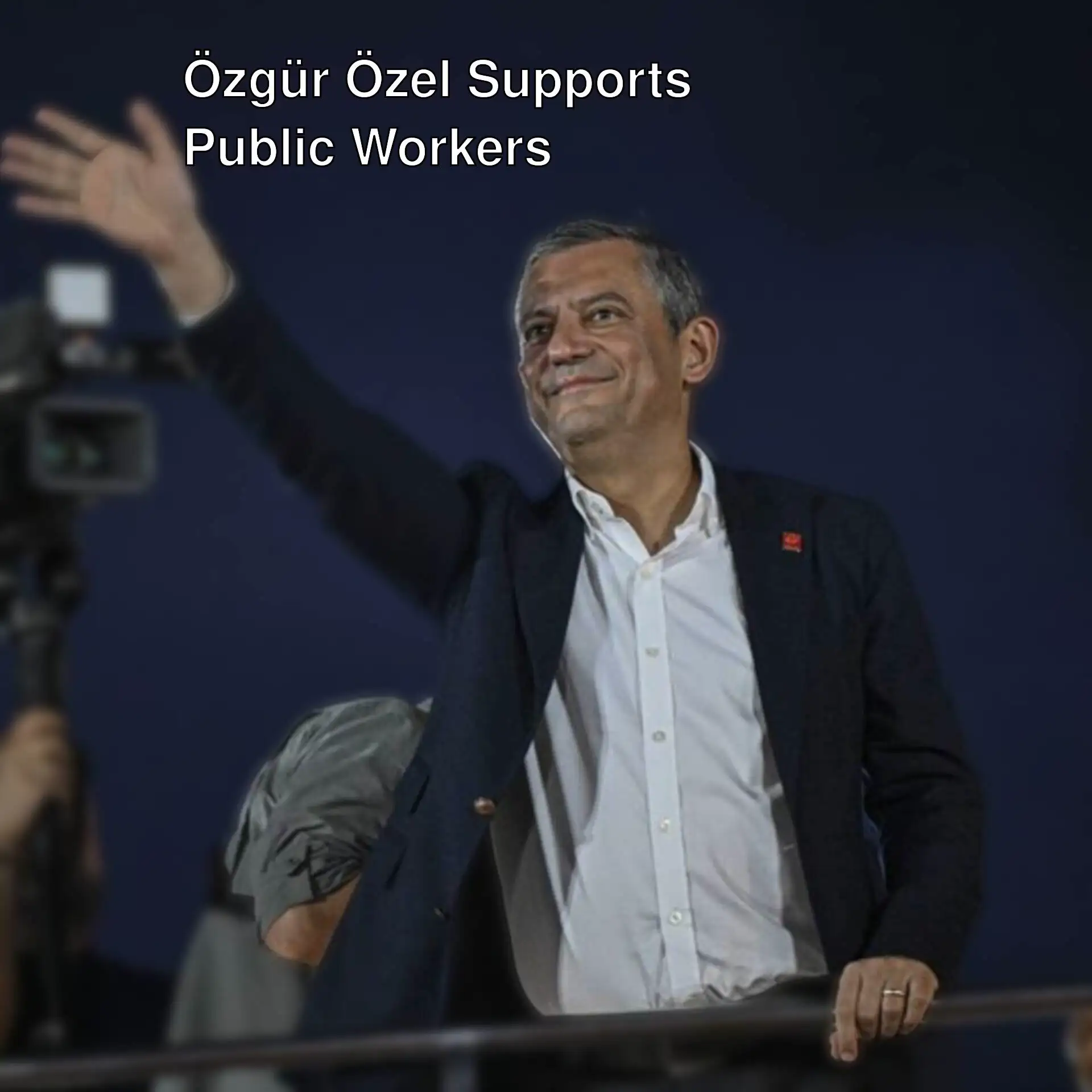Özgür Özel speaking in support of public workers. Özgür Özel speaking in support of public workers.