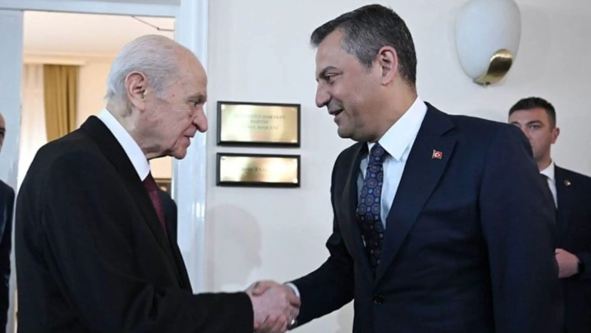 CHP leader Özgür Özel announces election poll results. CHP leader Özgür Özel announces election poll results.
