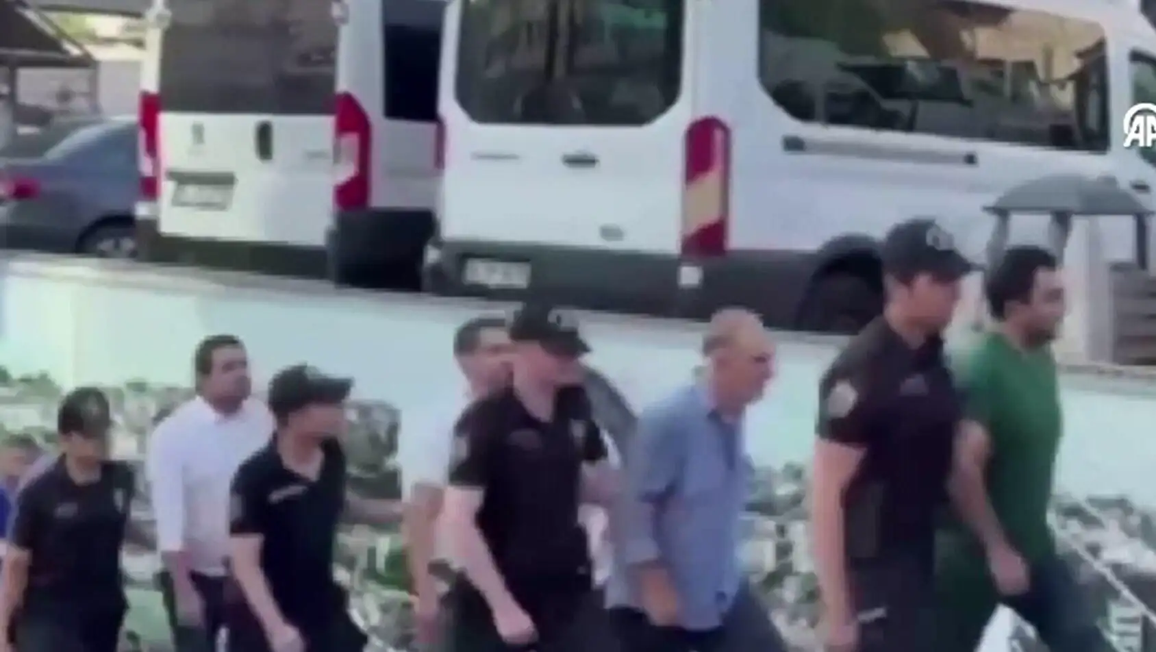 CHP Istanbul Provincial Chairman Özgür Çelik makes a statement about the arrests.