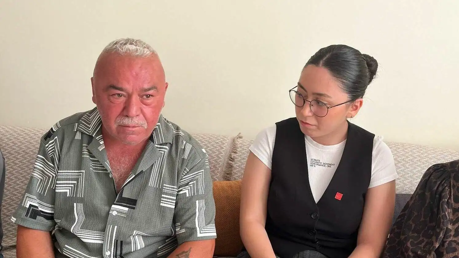 Berna Özgül, motokurye ailesiyle birlikte.