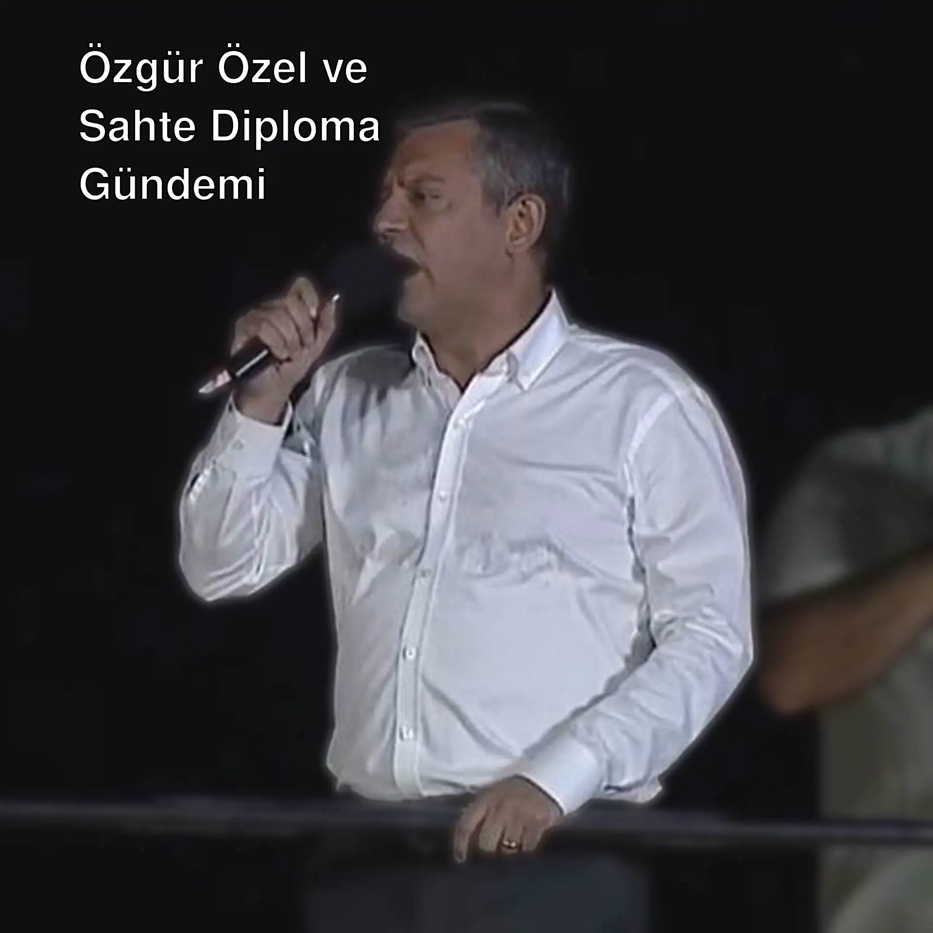 CHP Genel Başkanı Özgür Özel, mitingde konuşma yapıyor.