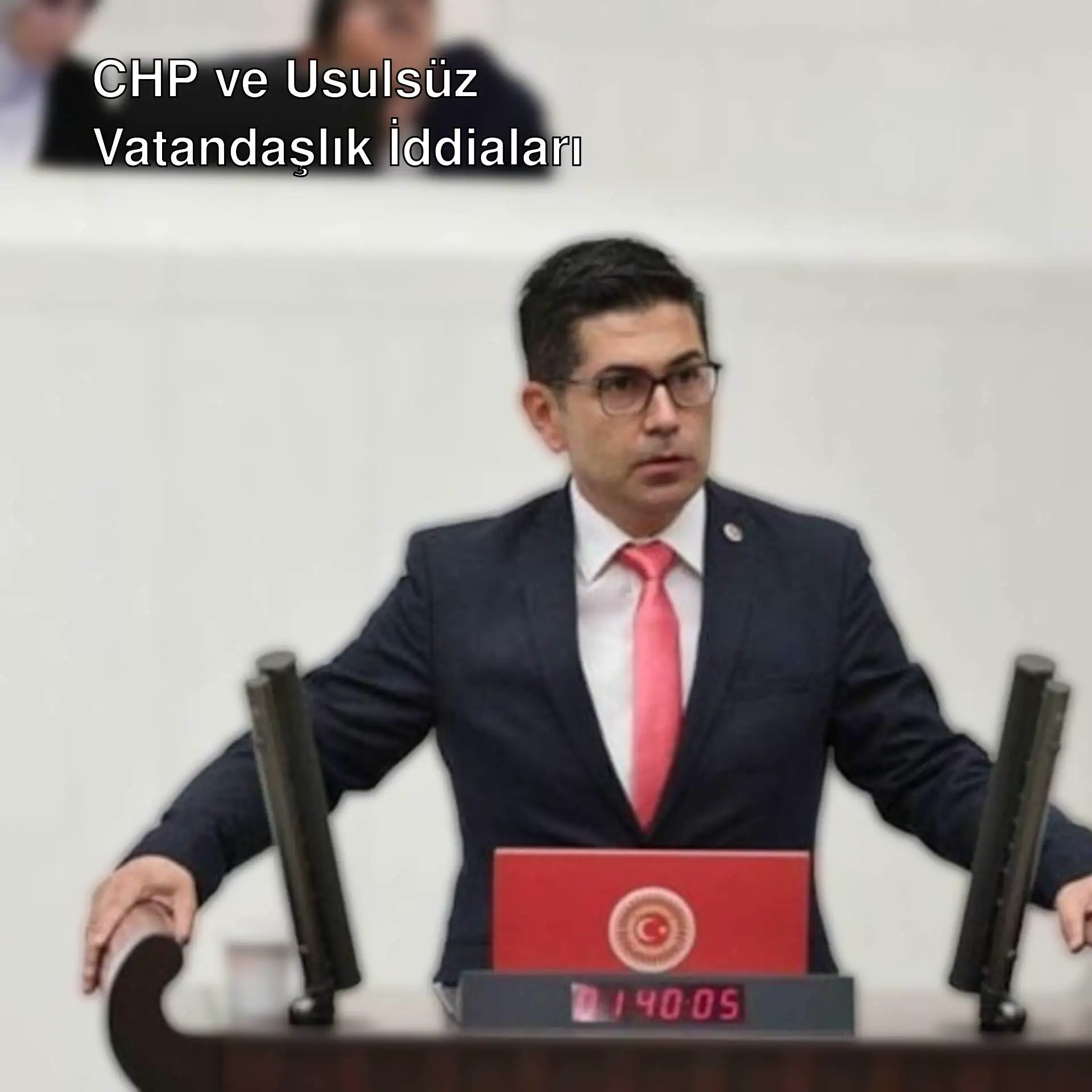CHP Isparta Milletvekili Hikmet Yalım Halıcı basın toplantısında. CHP Isparta Milletvekili Hikmet Yalım Halıcı basın toplantısında.