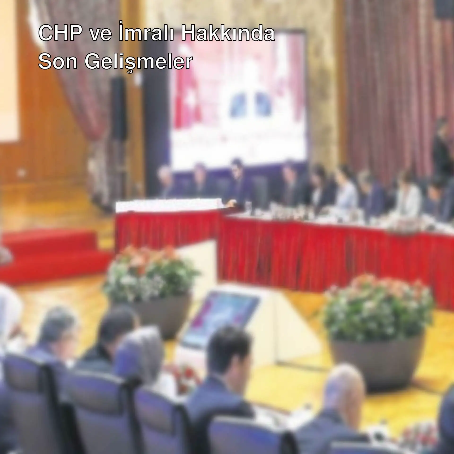 CHP toplantısında bir grup insan. CHP toplantısında bir grup insan.