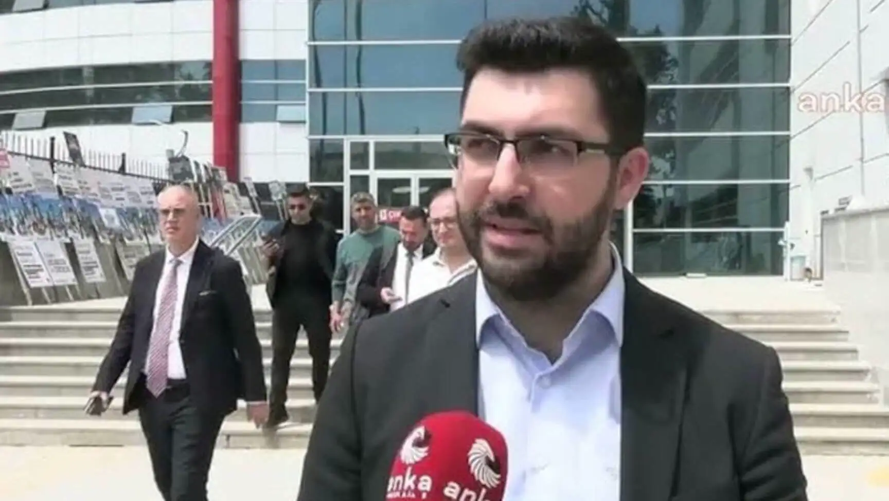 Ekrem İmamoğlu basın toplantısında konuşuyor.