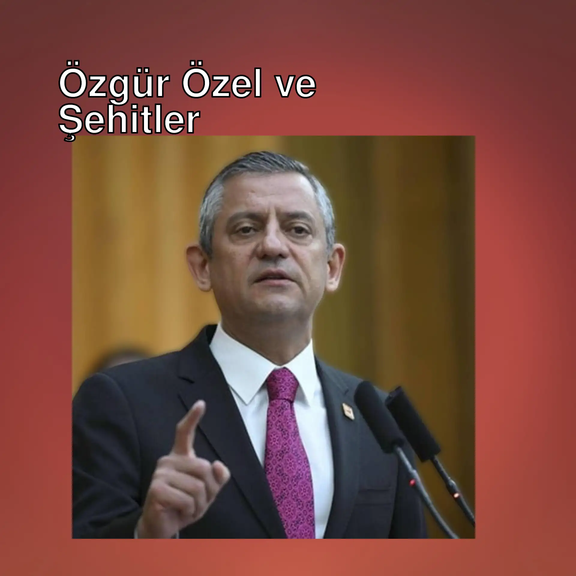 Özgür Özel, mikrofonu işaret eden bir adam. Özgür Özel, mikrofonu işaret eden bir adam.
