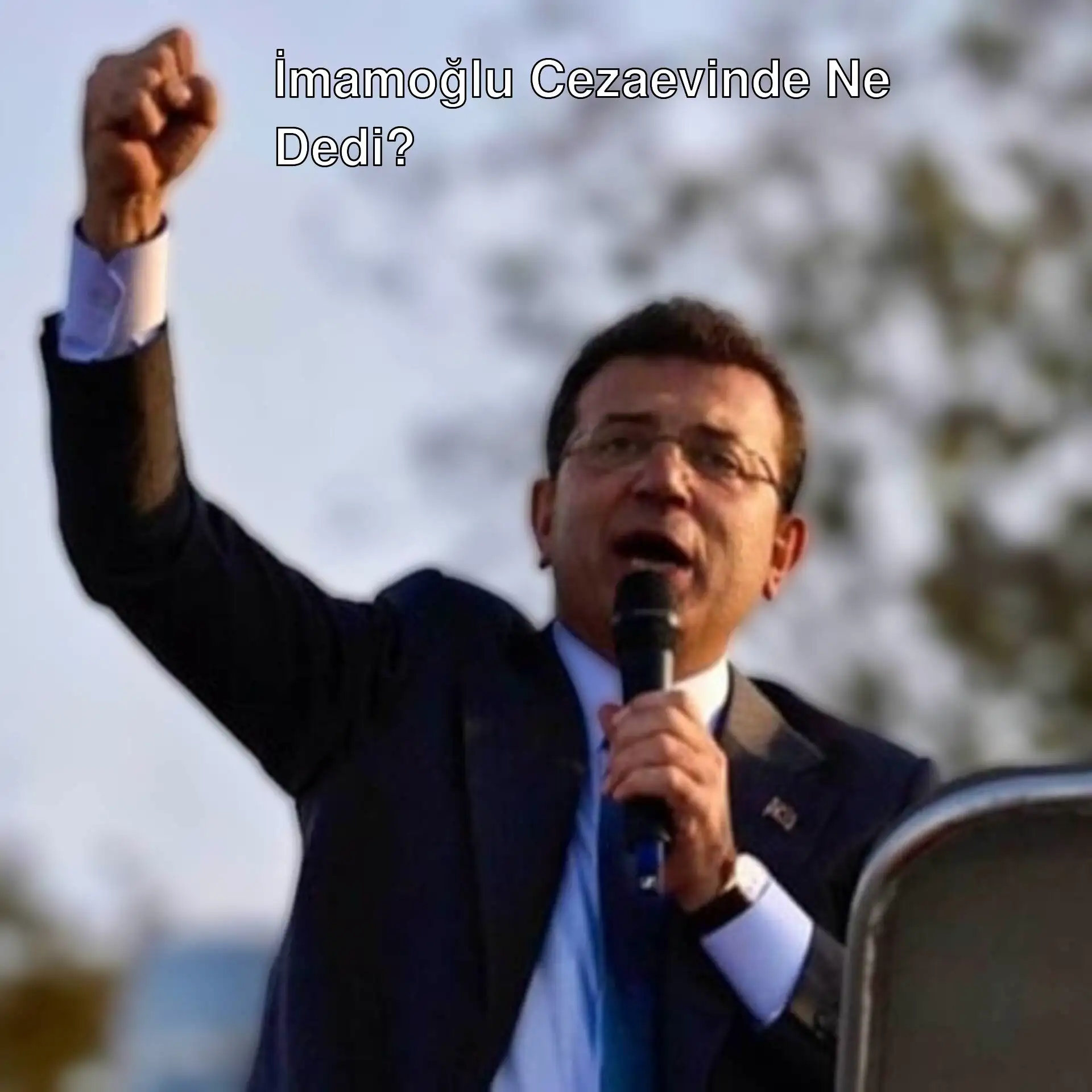 Ekrem İmamoğlu cezaevinde röportaj yaparken.