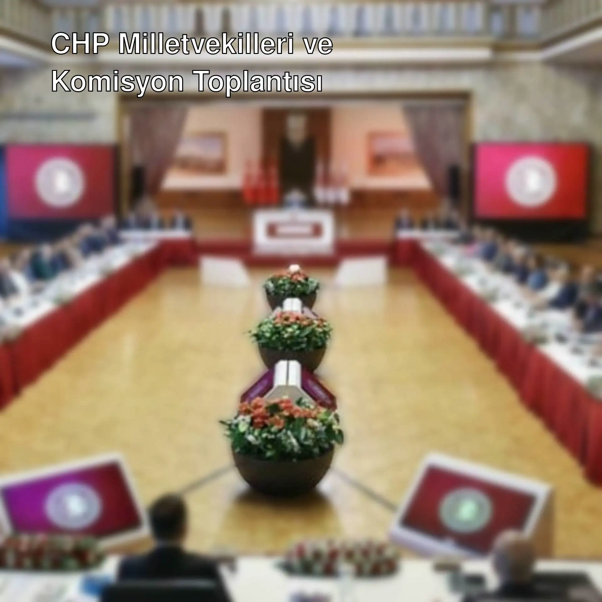 Komisyon toplantısında CHP milletvekilleri önerilerini sunuyor. Komisyon toplantısında CHP milletvekilleri önerilerini sunuyor.