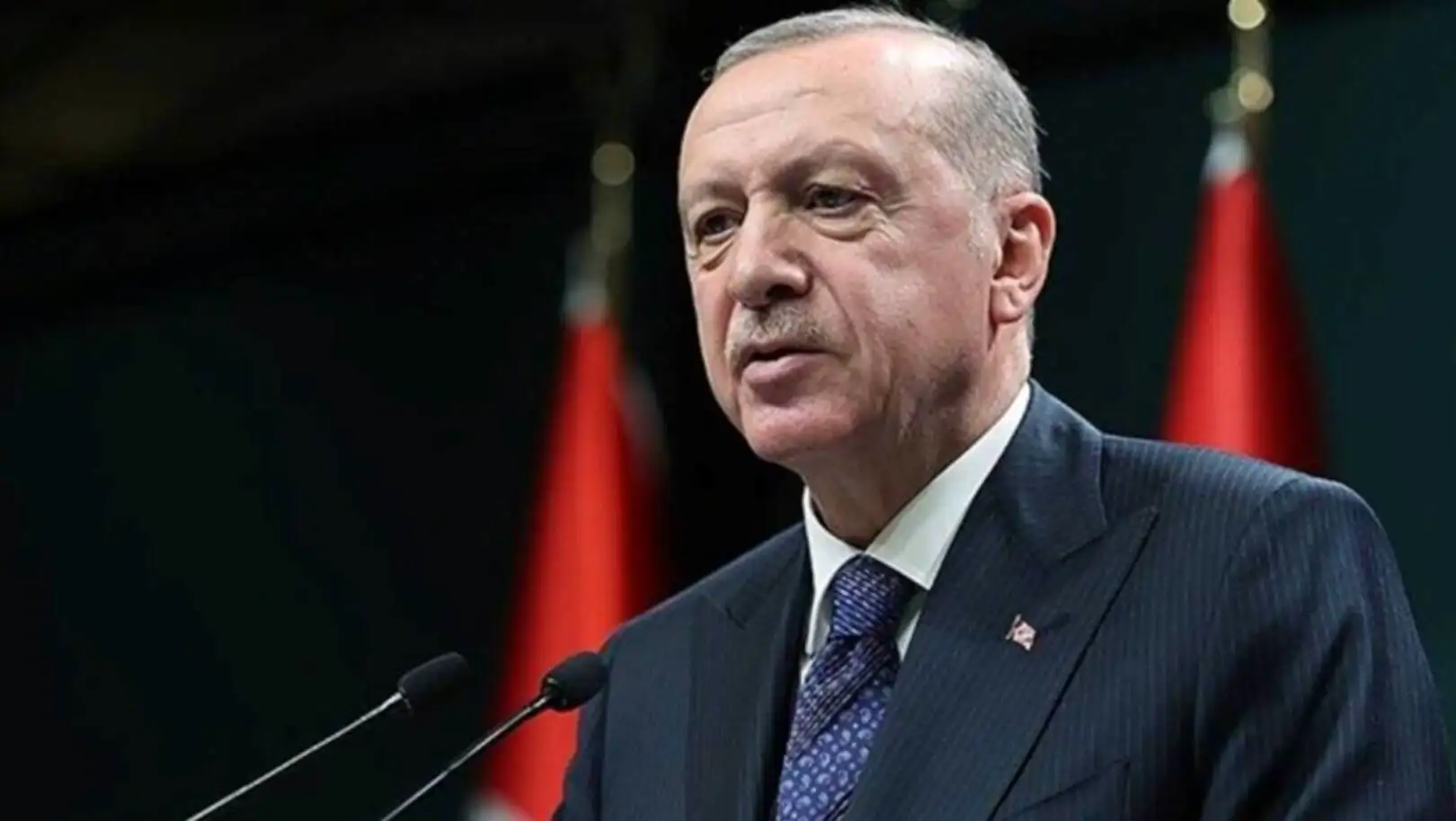 CHP leader Özgür Özel speaking against President Erdoğan. CHP leader Özgür Özel speaking against President Erdoğan.