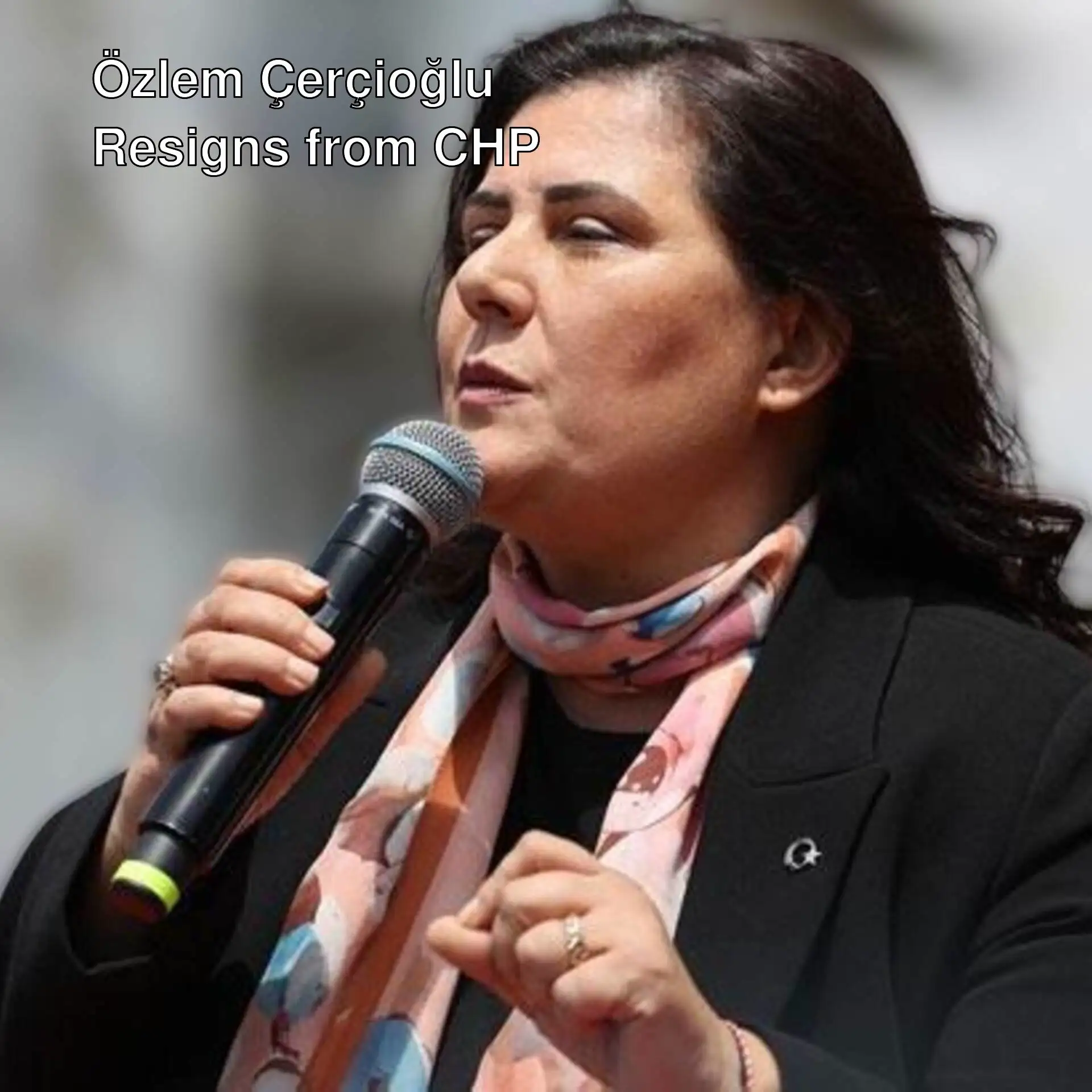 Özlem Çerçioğlu speaking into a microphone. Özlem Çerçioğlu speaking into a microphone.