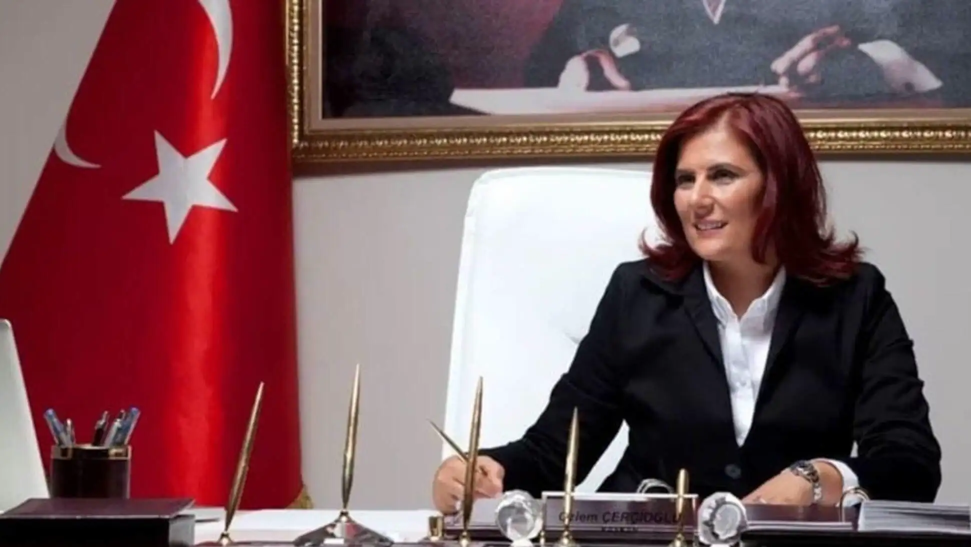 Özlem Çerçioğlu at a press conference. Özlem Çerçioğlu at a press conference.