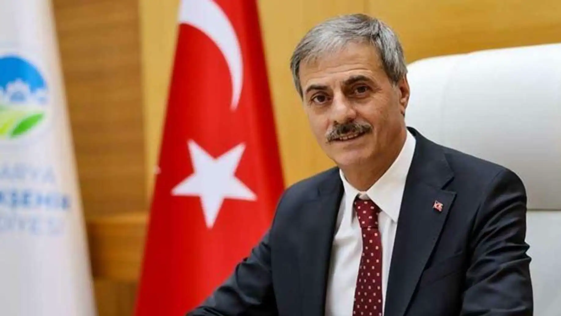 Ekrem İmamoğlu giving a statement about the water shortage. Ekrem İmamoğlu giving a statement about the water shortage.