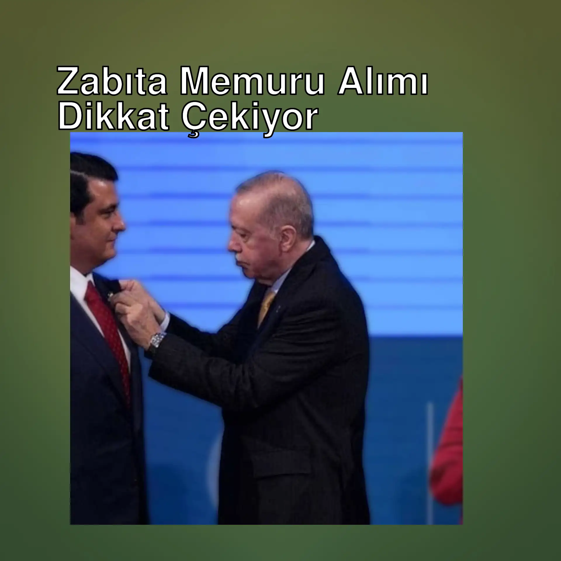 Bir adamın diğerinin kravatını düzelttiği an. Bir adamın diğerinin kravatını düzelttiği an.