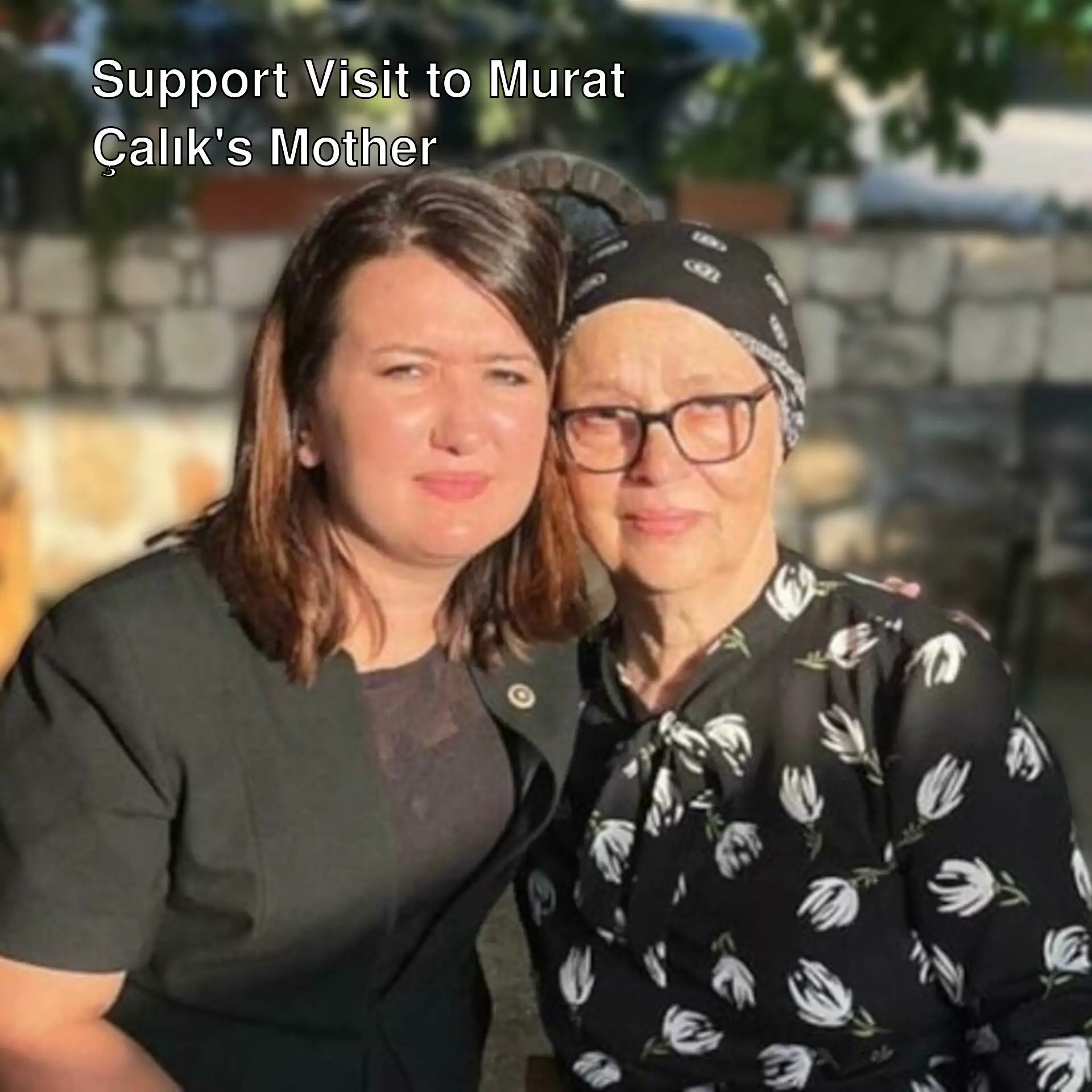 Gökçe Gökçen visited Murat Çalık's mother. Gökçe Gökçen visited Murat Çalık's mother.