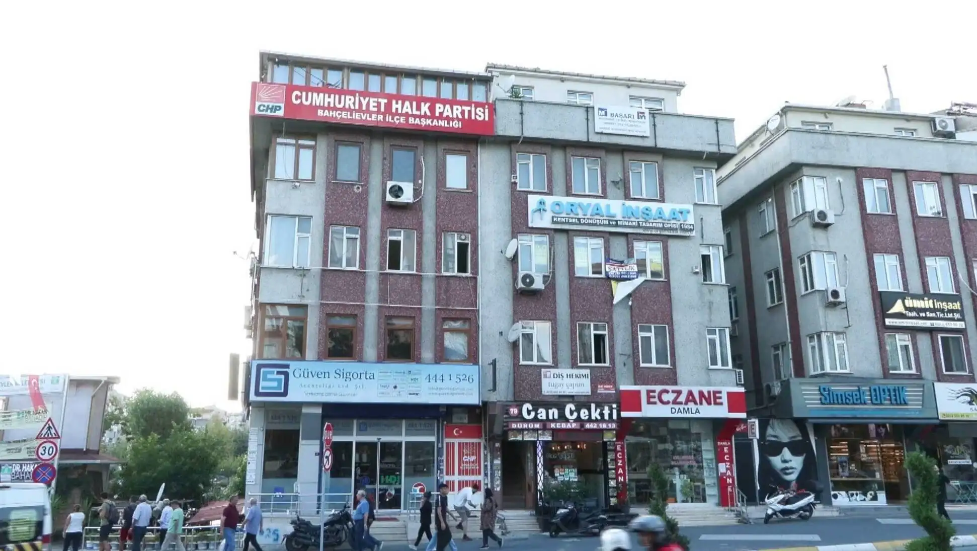 Security measures were taken in front of CHP Istanbul Provincial Headquarters. Security measures were taken in front of CHP Istanbul Provincial Headquarters.