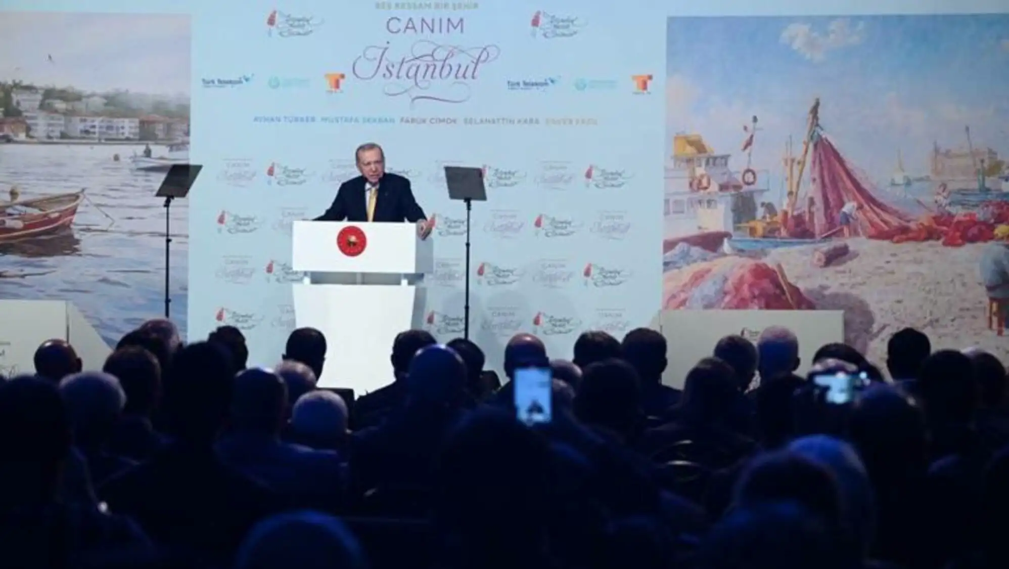 Cumhurbaşkanı Erdoğan, etkinlikte kalabalığa hitap ediyor. Cumhurbaşkanı Erdoğan, etkinlikte kalabalığa hitap ediyor.