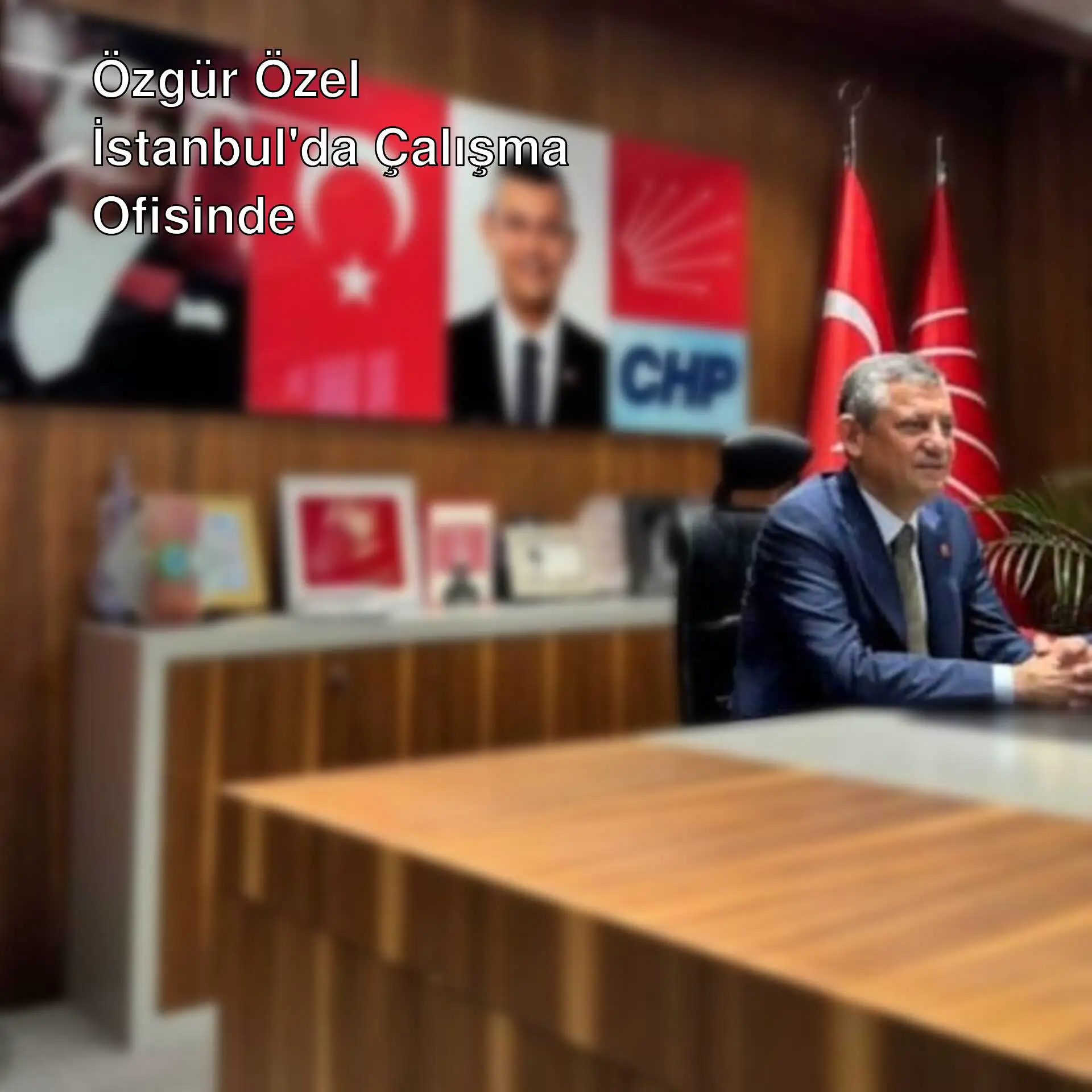 CHP Genel Başkanı Özgür Özel çalışma ofisinde. CHP Genel Başkanı Özgür Özel çalışma ofisinde.
