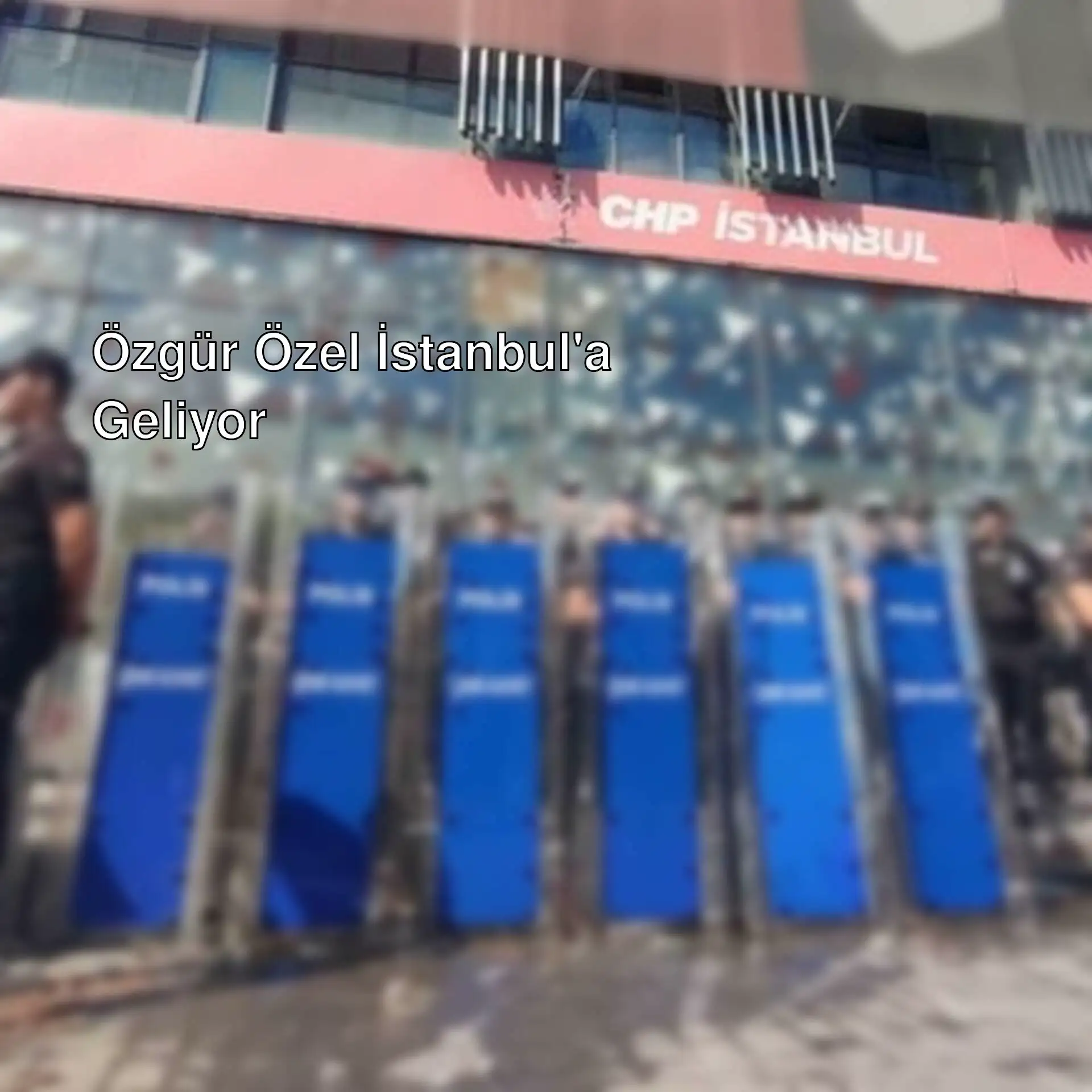 Özgür Özel İstanbul'daki yeni çalışma ofisine geliyor. Özgür Özel İstanbul'daki yeni çalışma ofisine geliyor.