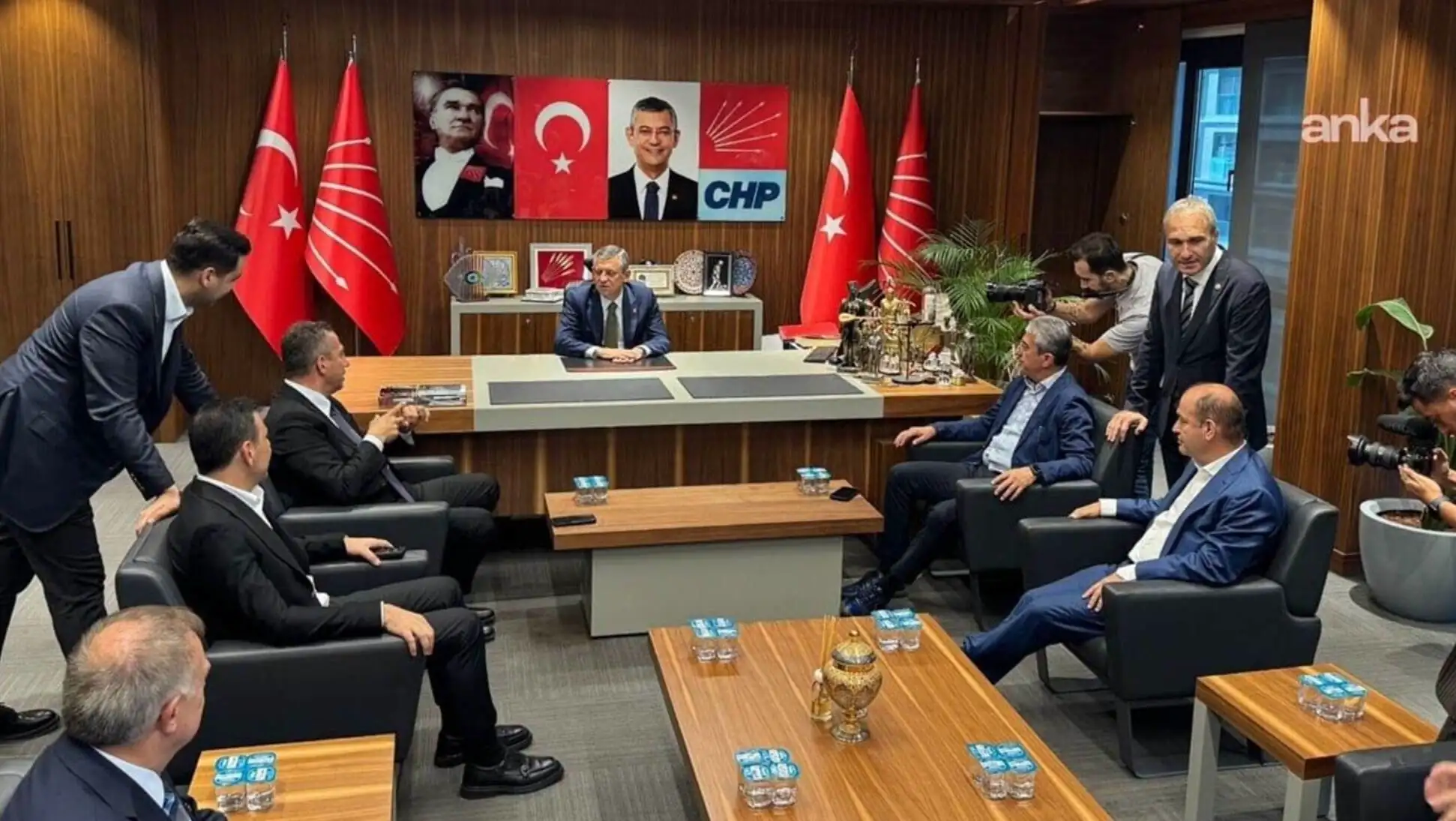 Toplantı sırasında katılımcılar. Toplantı sırasında katılımcılar.