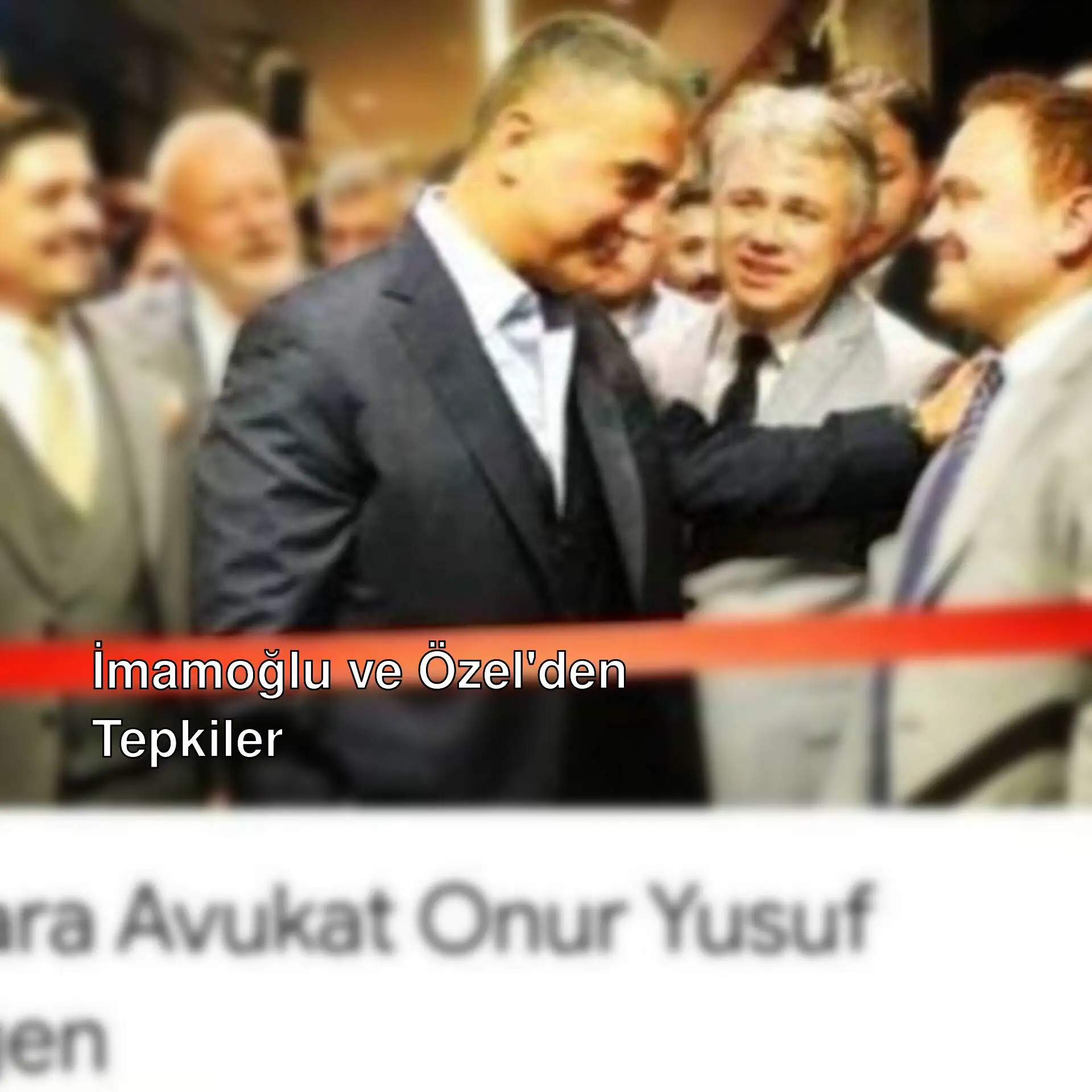 Ekrem İmamoğlu, resmi bir kıyafetle poz veriyor.