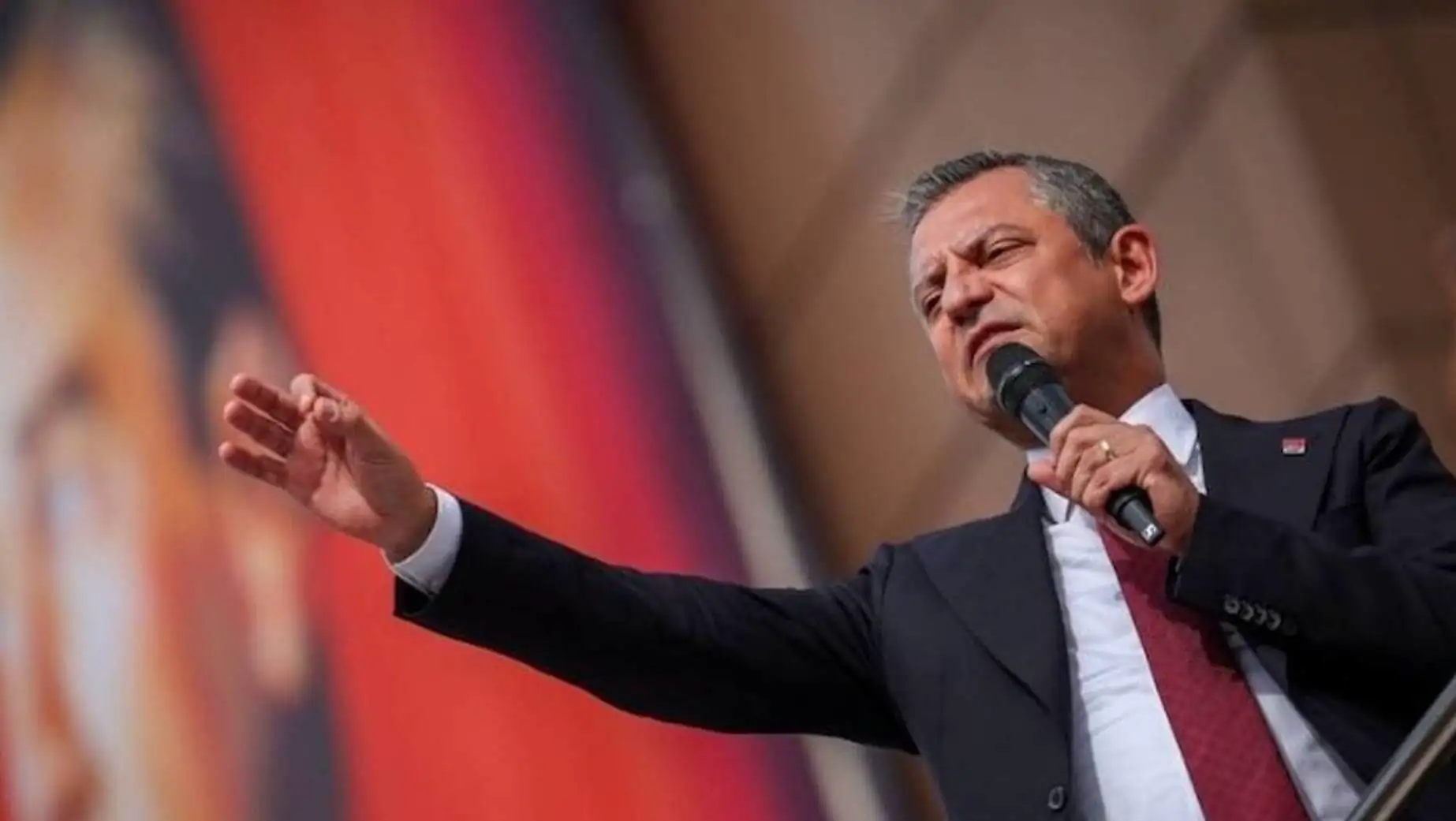 Özgür Özel, basın toplantısında
