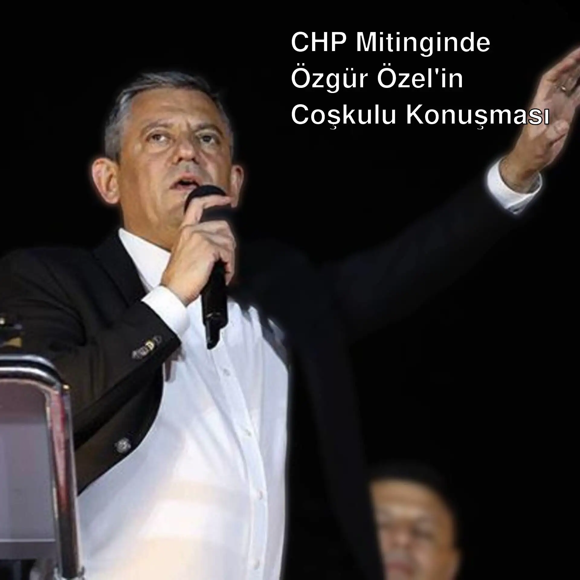 Özgür Özel, Bahçelievler mitinginde mikrofonla konuşuyor. Özgür Özel, Bahçelievler mitinginde mikrofonla konuşuyor.