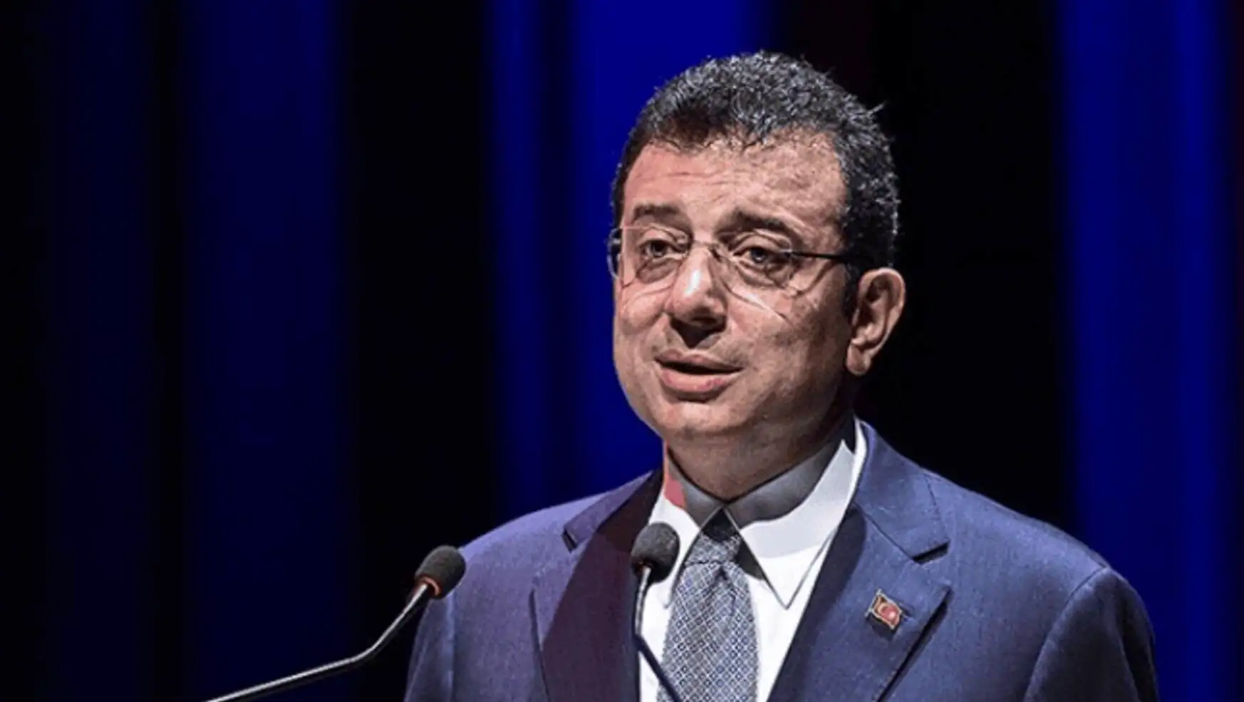 Ekrem İmamoğlu, resmi bir toplantıda. Ekrem İmamoğlu, resmi bir toplantıda.