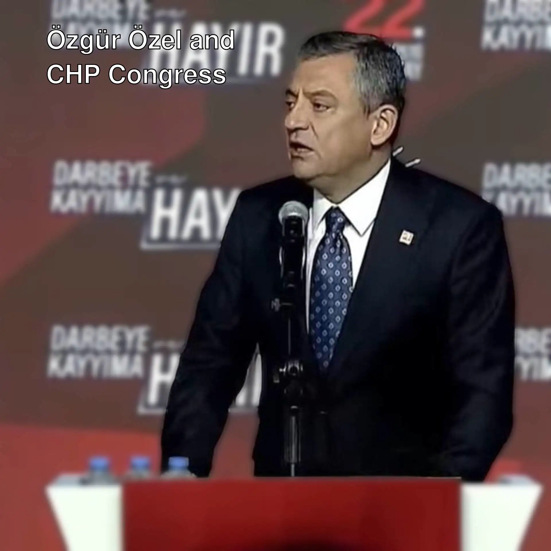 Özgür Özel speaking at the podium.