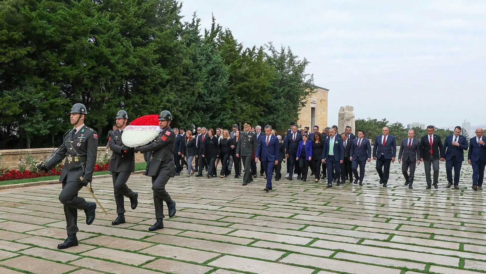 Özgür Özel and CHP delegation laying a wreath at Anıtkabir. Özgür Özel and CHP delegation laying a wreath at Anıtkabir.