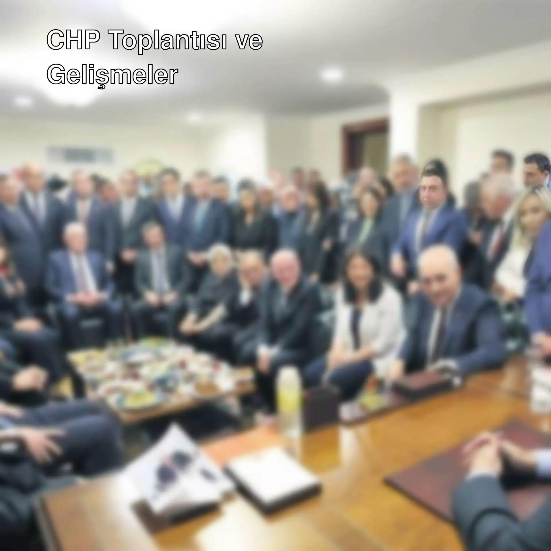 Bir grup insan masanın etrafında oturuyor.