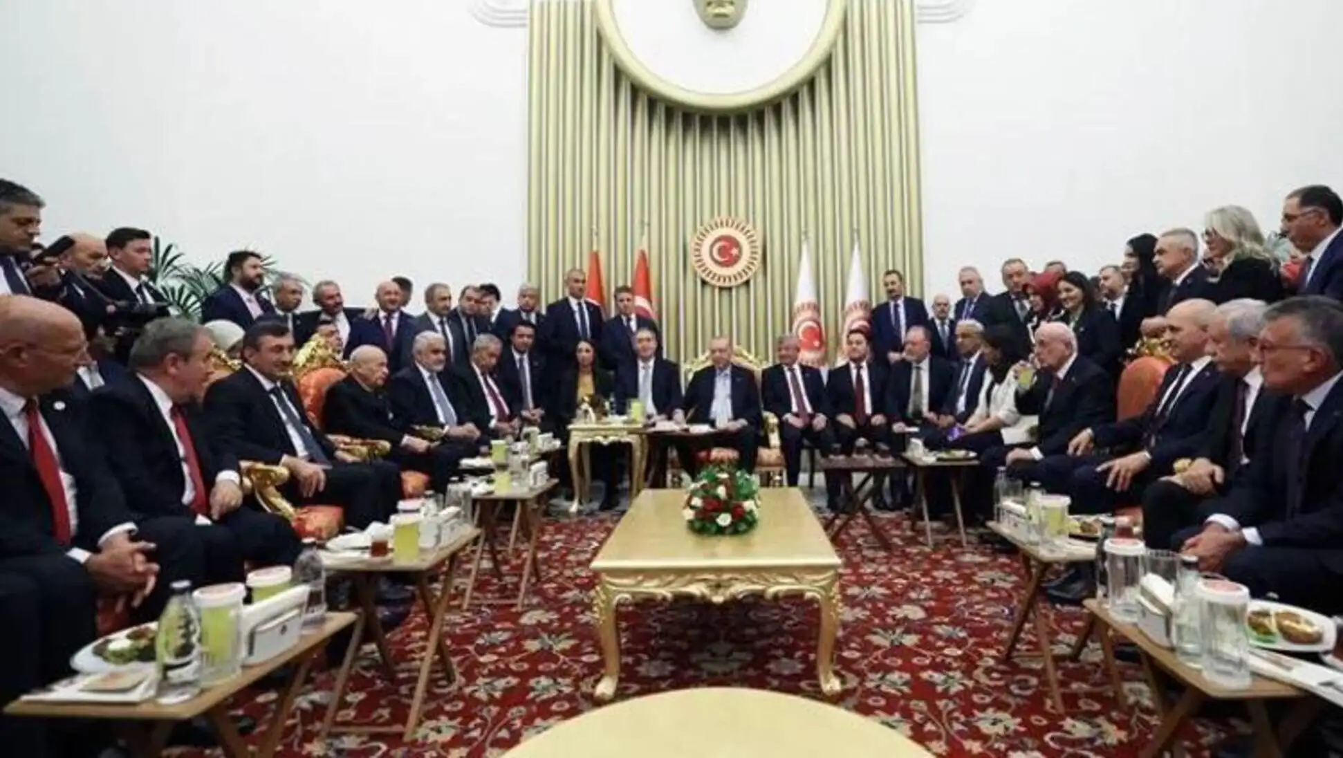 Devlet Bahçeli, grup toplantısında konuşma yapıyor.