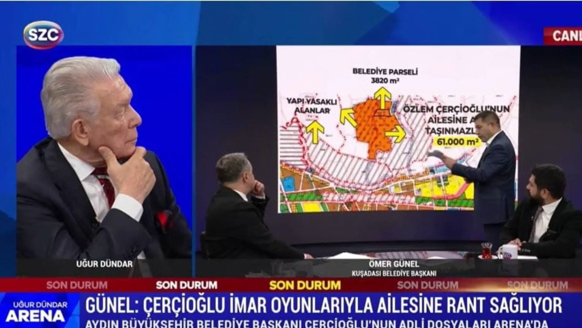 Bir adam haritayı işaret ediyor.