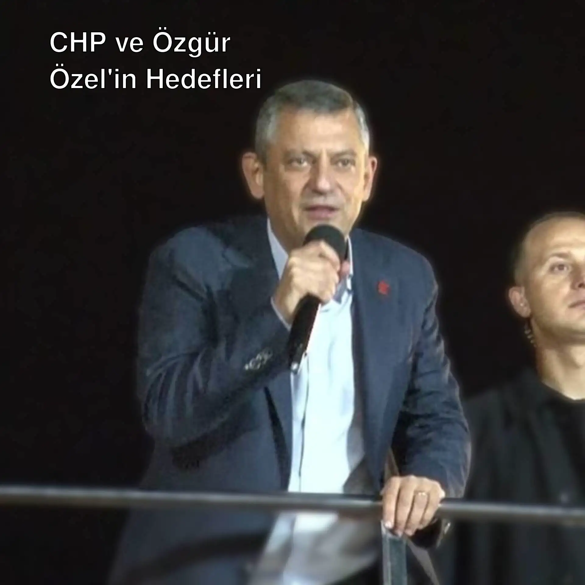Özgür Özel mitingde konuşma yapıyor. Özgür Özel mitingde konuşma yapıyor.