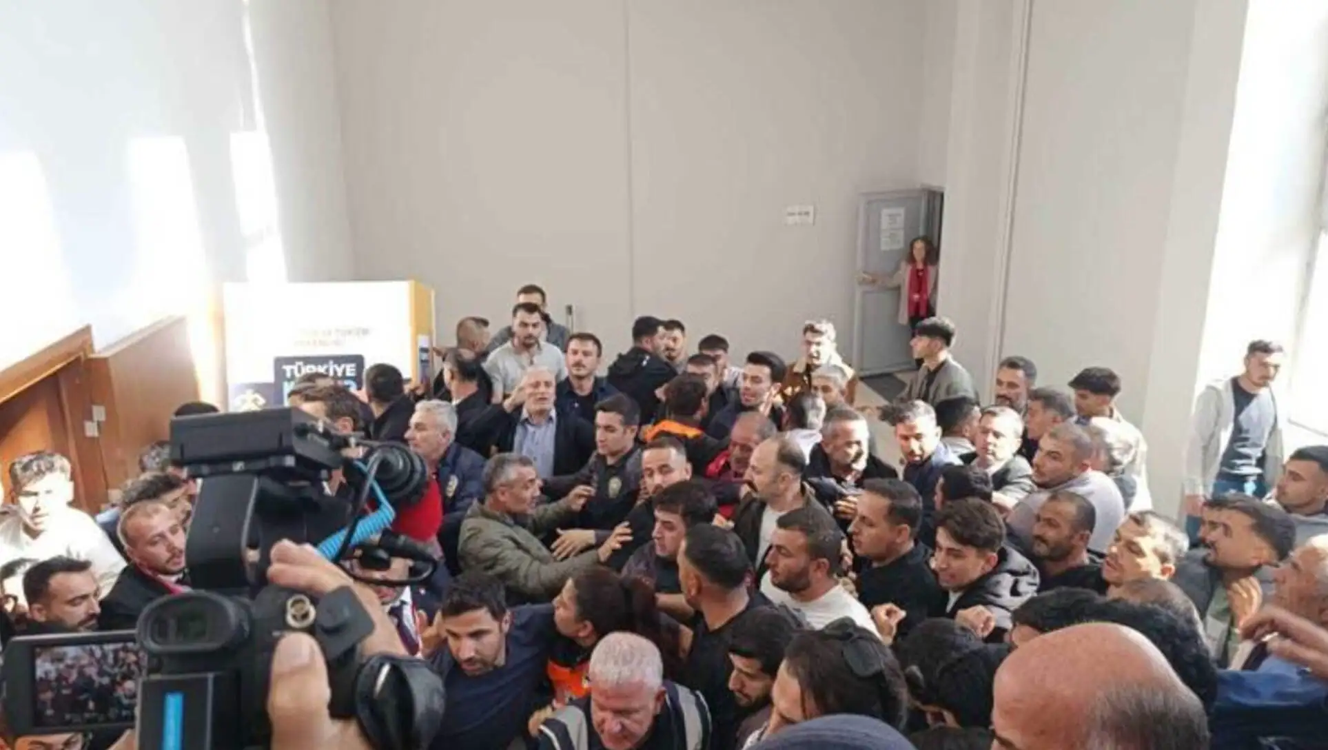 The congress was suspended after police intervention.