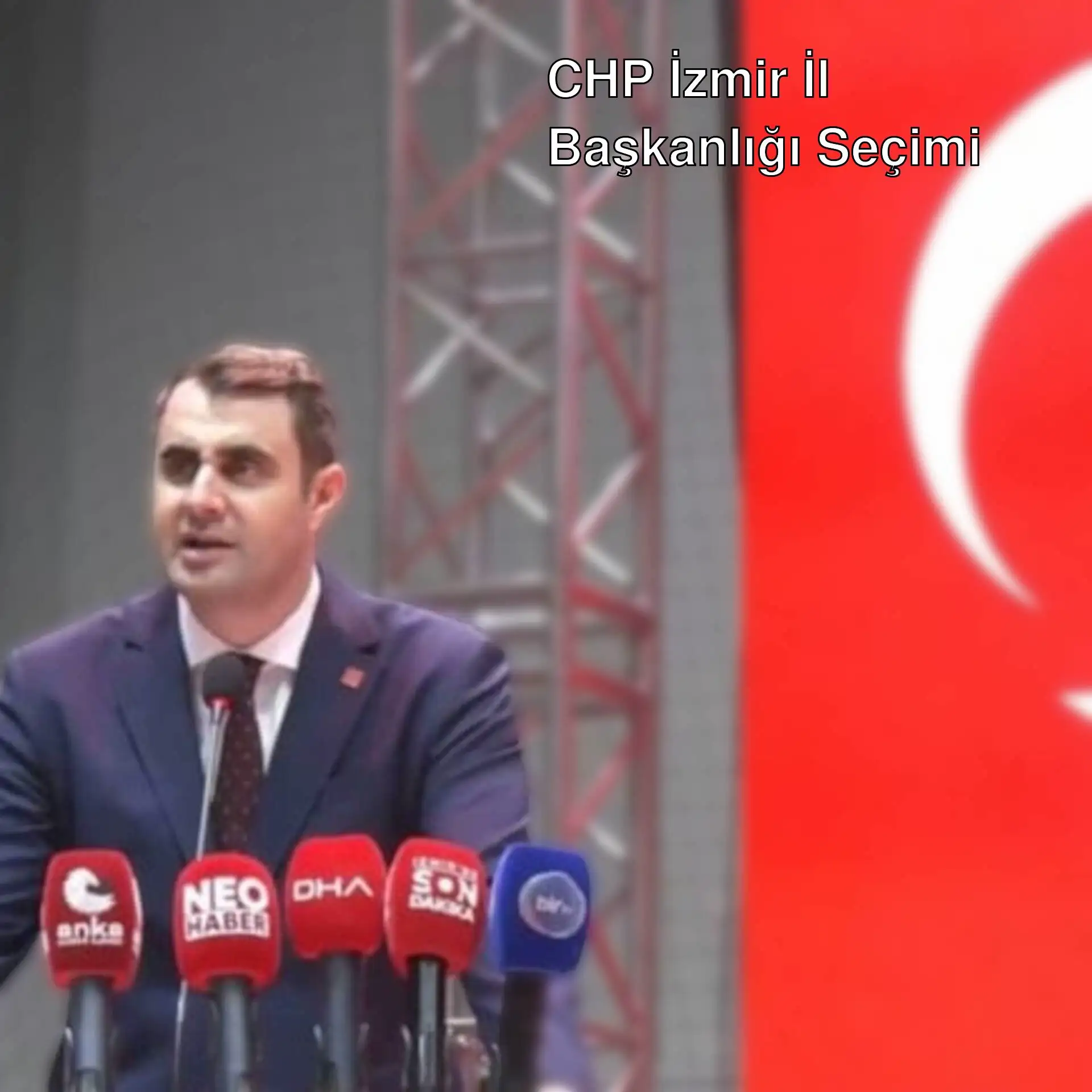 Çağatay Güç, CHP İzmir İl Başkanlığı kongresinde konuşma yapıyor.